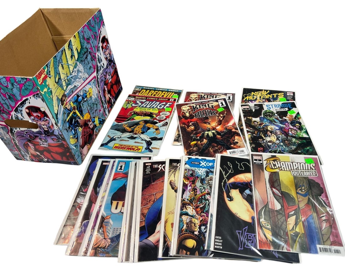 20- Marvel comics w/ decorated box, no lid (1 of 10)