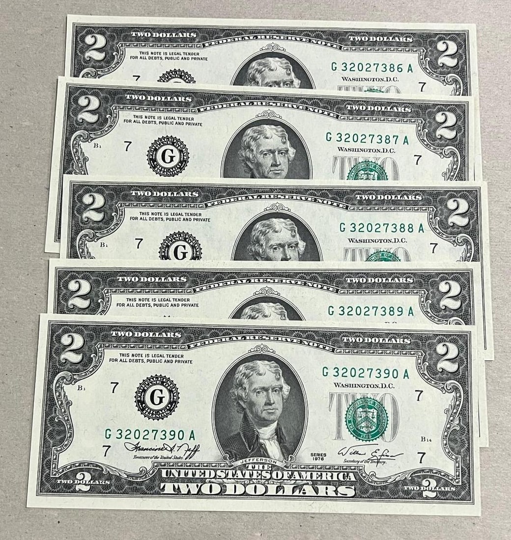 5- 1976 $2.00 Banknotes, w/ sequential serial numbers (1 of 2)