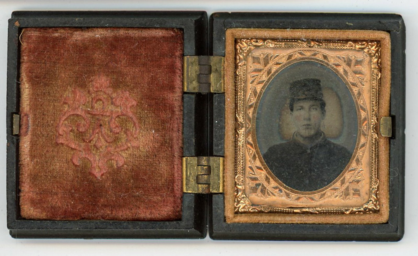 16th Plate Tintype Civil War Soldier with Hidden Keepsakes (1 of 4)