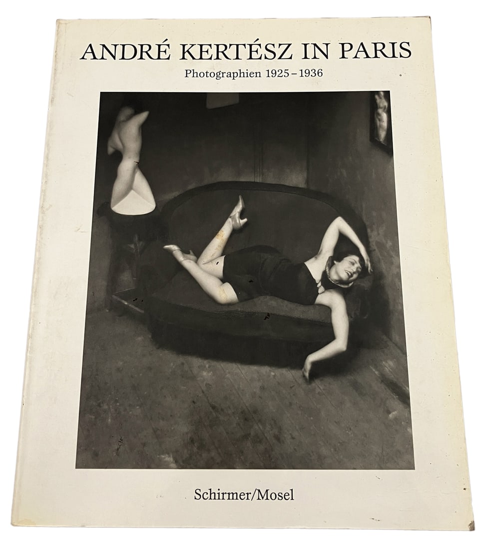 André Kerteszin in Paris: Photographien 1925-1936, Schirmer/Mosel: André Kerteszin in Paris. Kerteszin spent a significant portion of his career in Paris, arriving in 1925. He became a successful photojournalist, known for his distinctive compositions and insightful