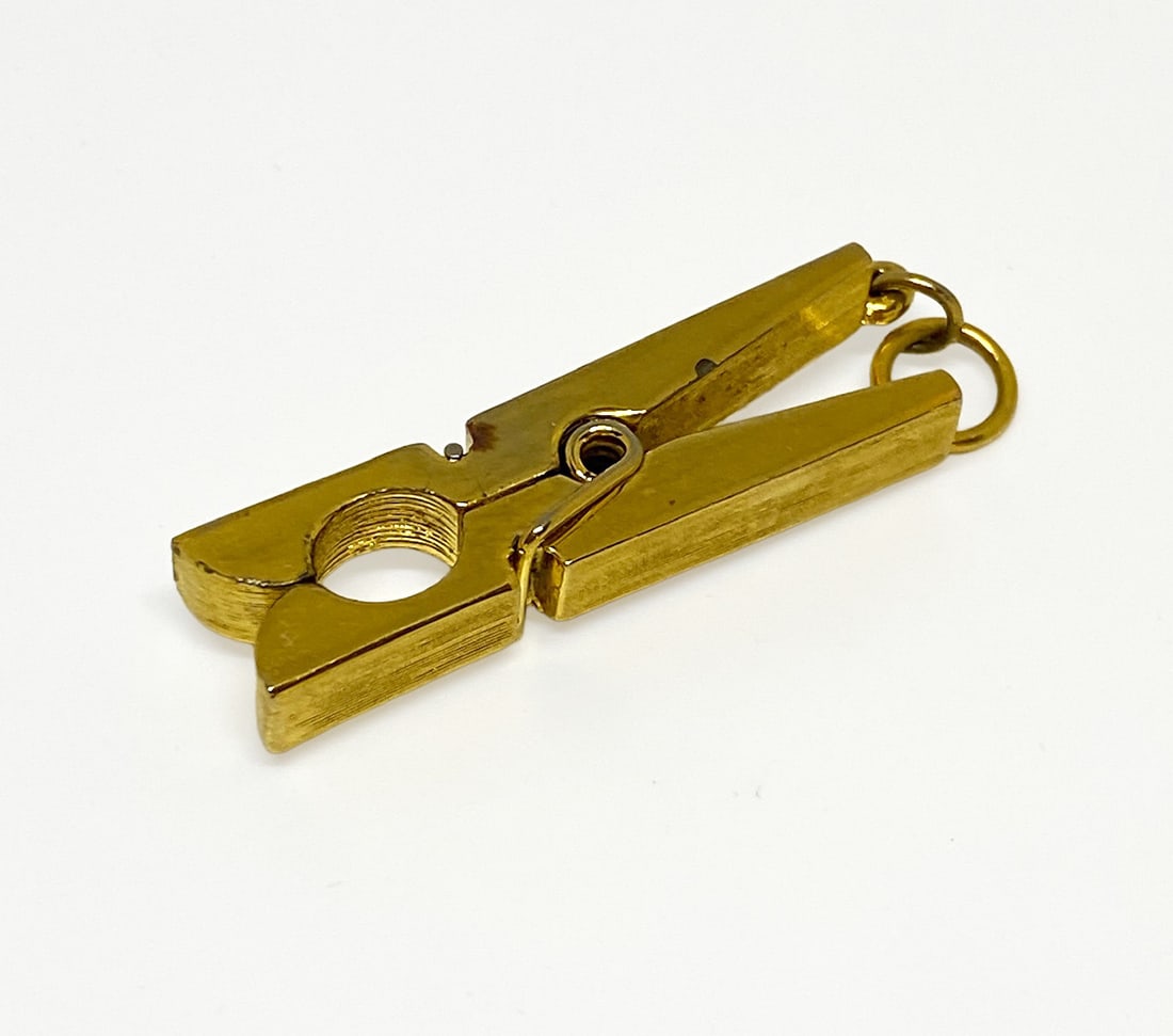 Goldtone Clothes Pin: Goldtone Clothes Pin. Costume Jewelry. Approx 1" x 1"