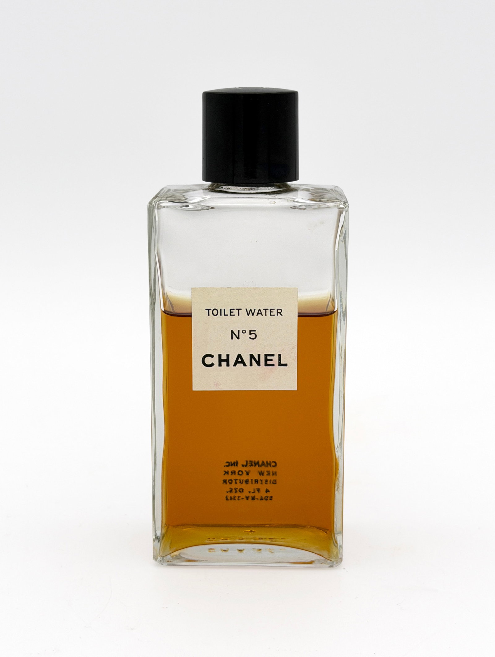 Vintage Chanel No5 4oz 3/4 full perfume 1950's: RARE Vintage 3/4 full 1950's Chanel No 5 Toilet Water 4oz. New York distributor, branding is in English which was common for that time period. Bottom of GLASS bottle is marked CHANEL back of bottle sa