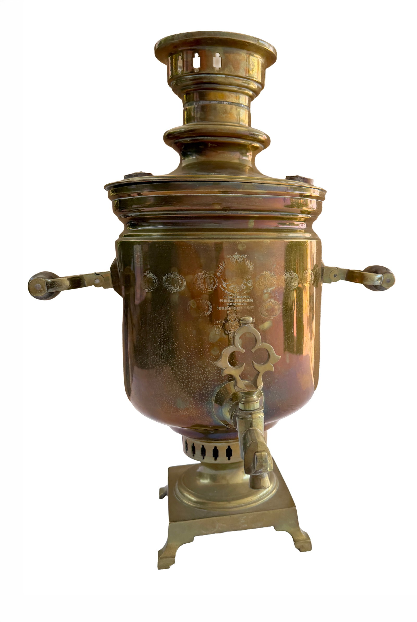 Vintage Lg Brass Russian Samovar: Late Imperial Russian brass samovar, circa 1898–1917, manufactured in Tula by the Partnership of the Steam Samovar Factory of the Heirs of Vasily Stepanovich Batashev. Cylindrical urn-form body on a