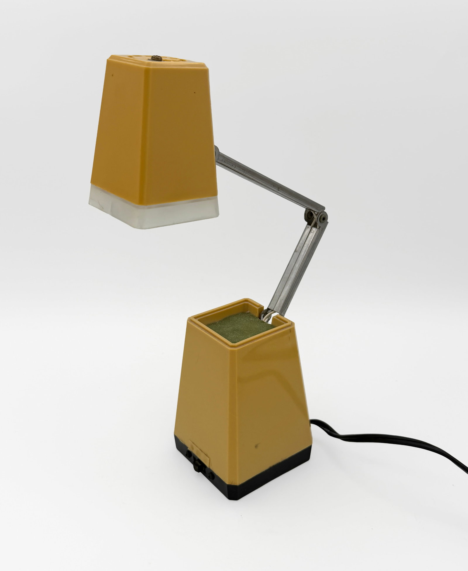 Vintage Well-Lite Folding Pyramid Table Lamp: Vintage 1970s Well-Lite Folding Pyramid Table Lamp / Night Light. 7.5 inches in closed format, 13.5 inches H fully extended. Functional.
