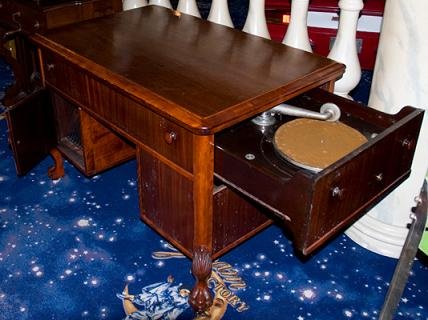 Columbia Regent Junior phonograph