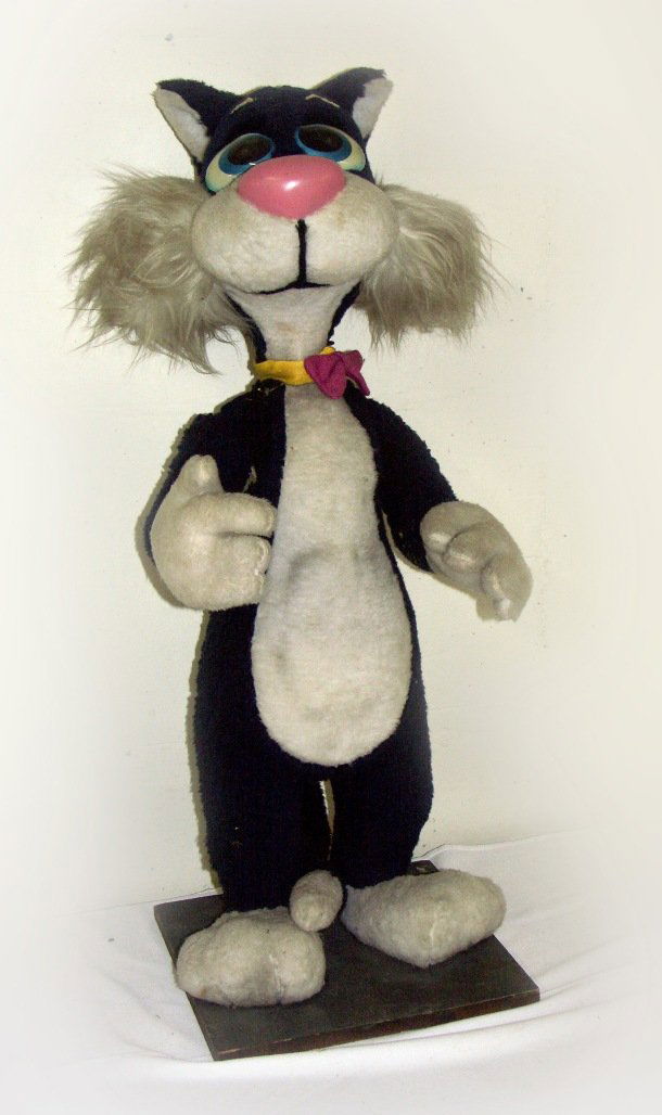 Animated window display «Silvester»: Animated window display black cat «Silvester». In working conition. 80cm high. Manufacturer unknown. Schaufensterautomat schwarz Katze «Silvester». Funktionstüchtig. 80cm hoch. Hersteller unbekan