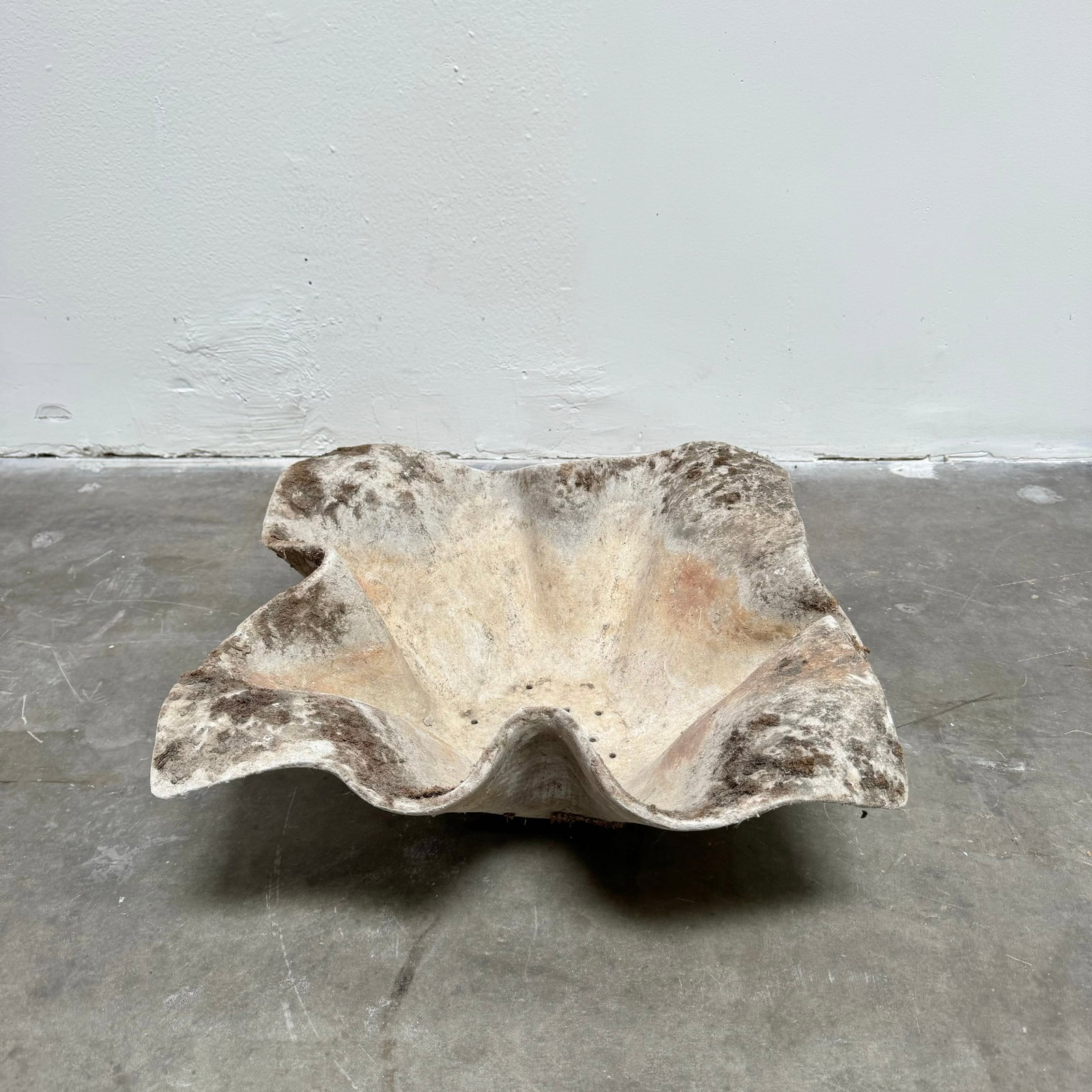 Small Willy Guhl 'Elefantenohr' (Elephant's Ear) Planter, Switzerland circa 1960: Small 'Elefantenohr' (Elephant's Ear) planter, also known as a handkerchief planter, by Willy Guhl for Eternit, Switzerland circa 1960. Factory-drilled drainage holes. Wonderful patina. Height: 7.75" 