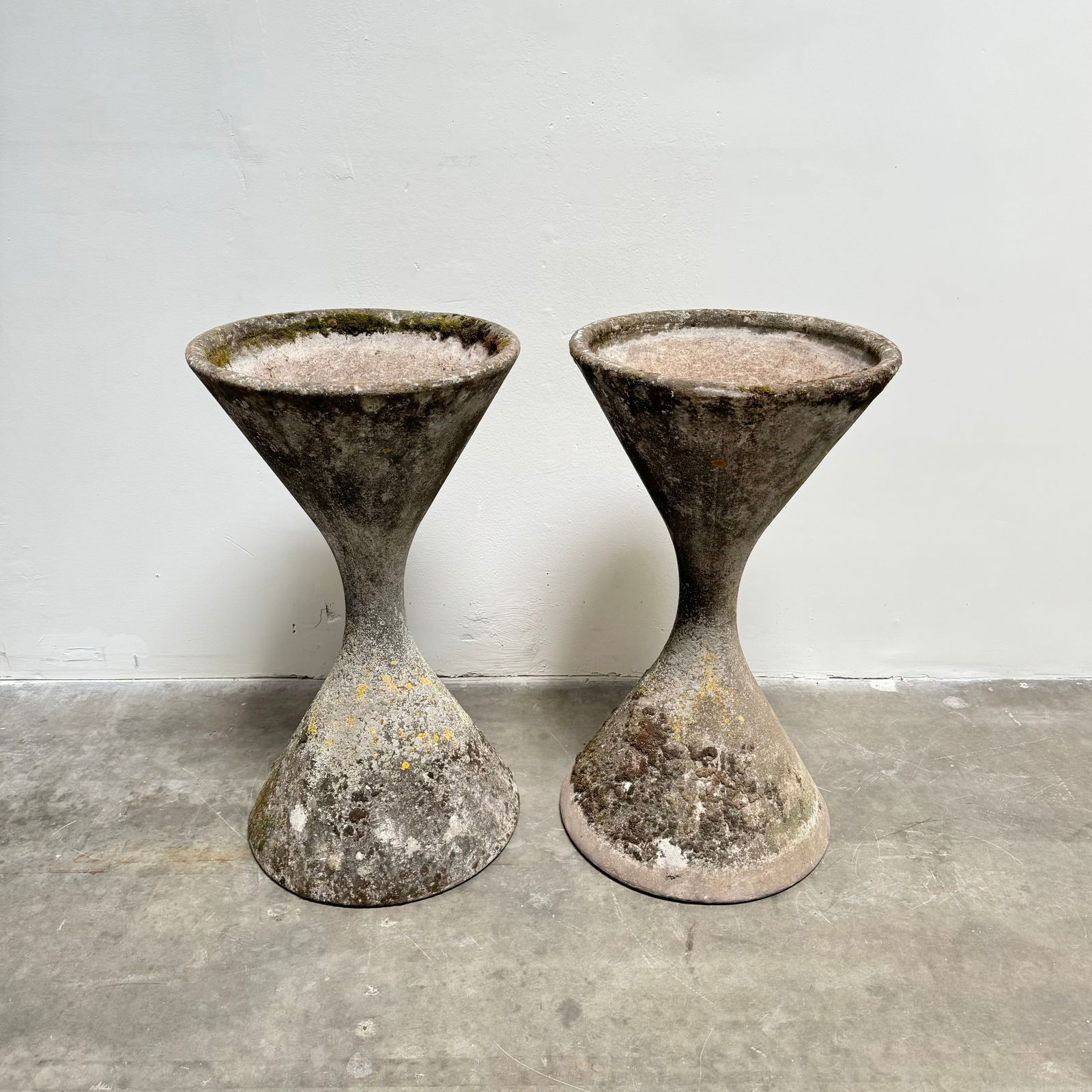 Pair of Willy Guhl Large Diabolo Planters, circa 1960 (1 of 10)