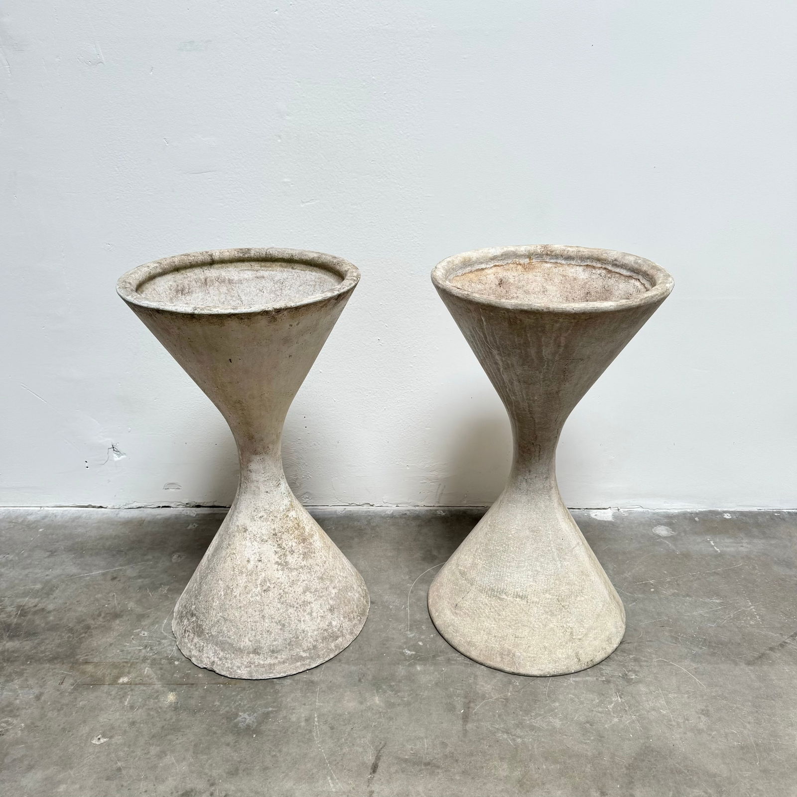 Pair of Medium Willy Guhl Diabolo Planters, circa 1970 (1 of 8)