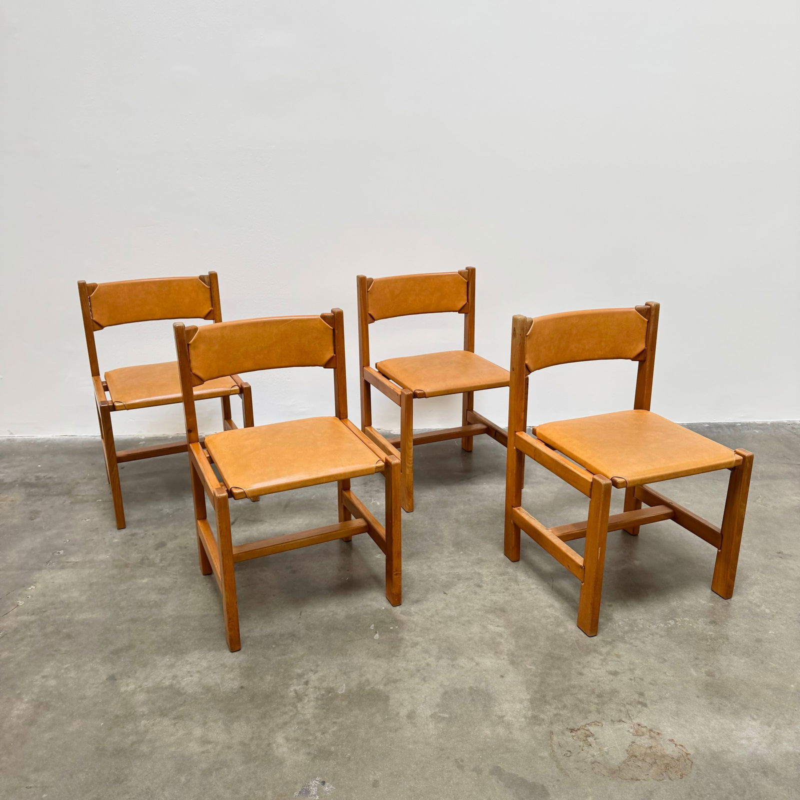 Set of 4 Maison Regain Elm Wood and Leather Dining Chairs, France 1970s (1 of 11)
