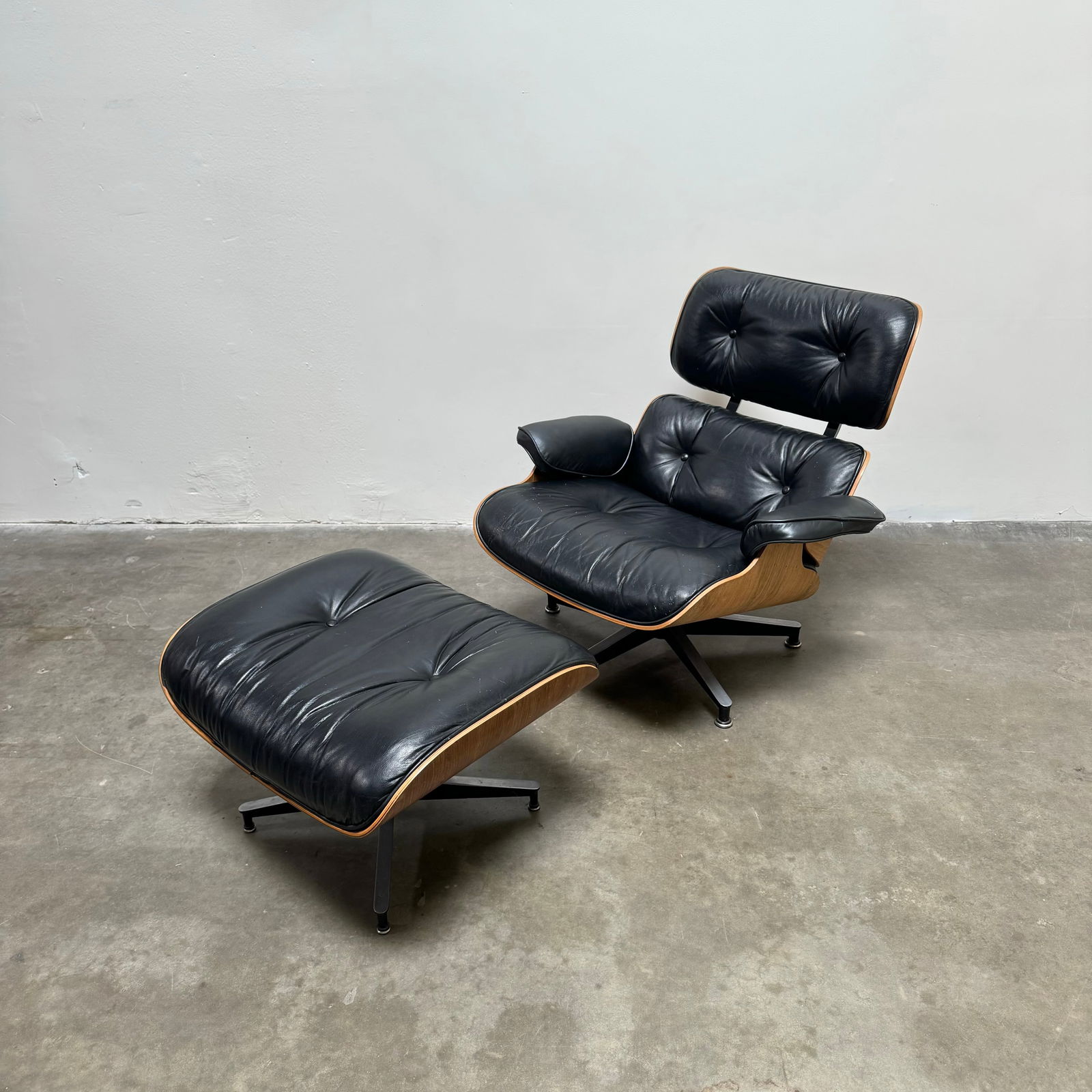 Eames Lounge Chair and Ottoman produced by Herman Miller, USA 1970s (1 of 17)