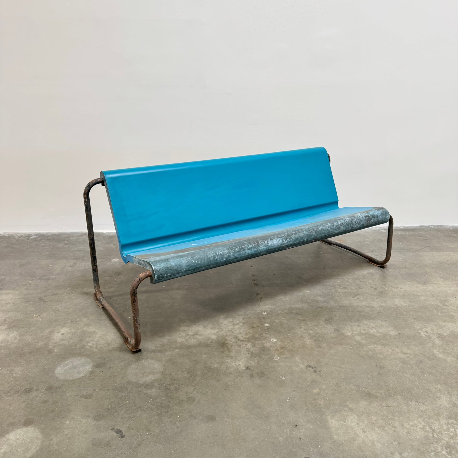 Willy Guhl Fiberglass Bench, Switzerland circa 1970: Floating bench designed by Swiss neo-functionalist and industrial design pioneer Willy Guhl for Eternit, Switzerland, circa 1960s. Made of reinforced fiberglass supported by a black steel tubular fram