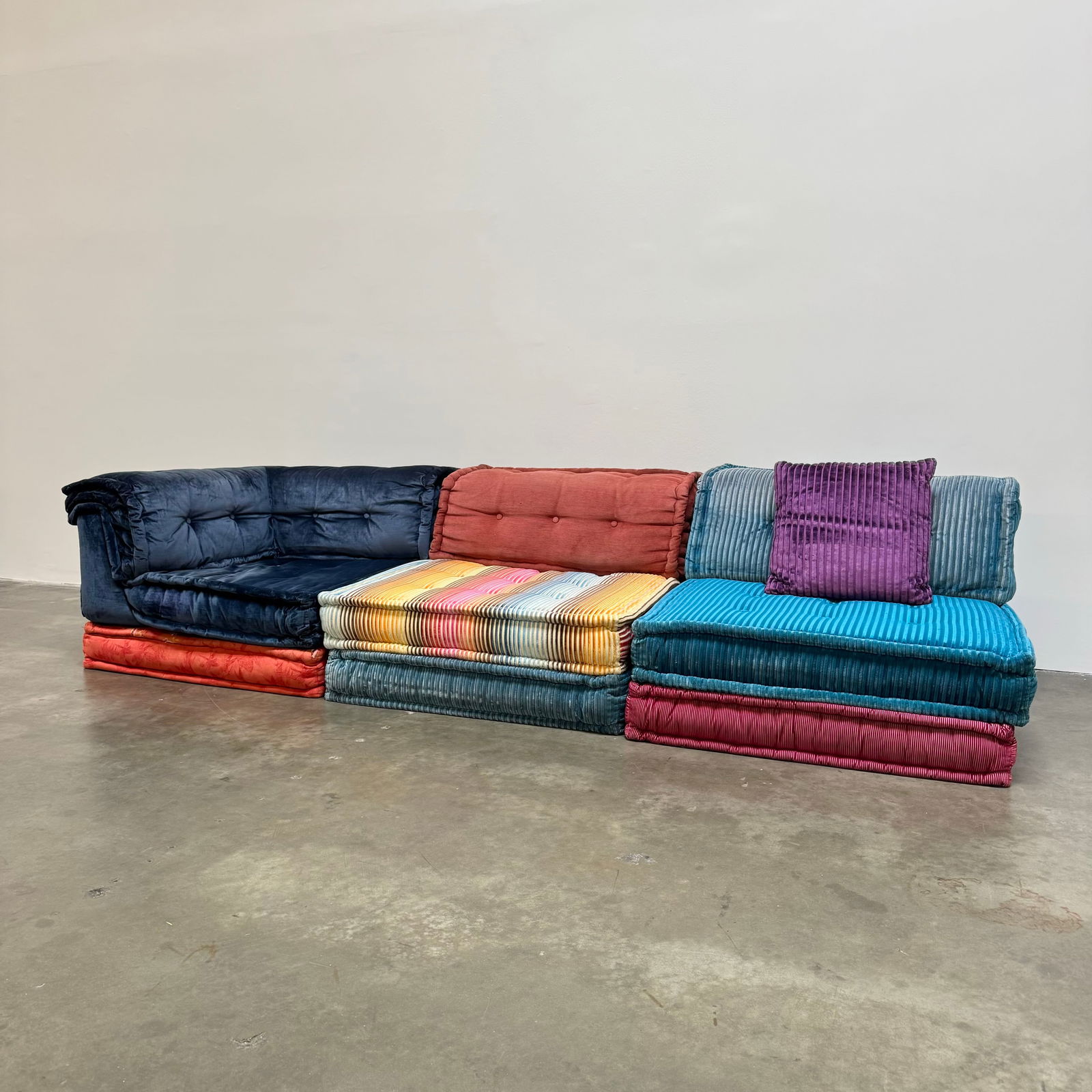 9-Piece Mah Jong Sofa in Missoni Fabric by Roche Bobois, France circa 2010: 9-piece Mah Jong sofa by Roche Bobois in Missoni Home fabric. Individual dimensions: Floor Pillows: Height: 7" Width: 37.5" Depth x 37.5" Corner: Height: 20.5" Width: 37.5" Depth: 37.5" Back Rest: Hei