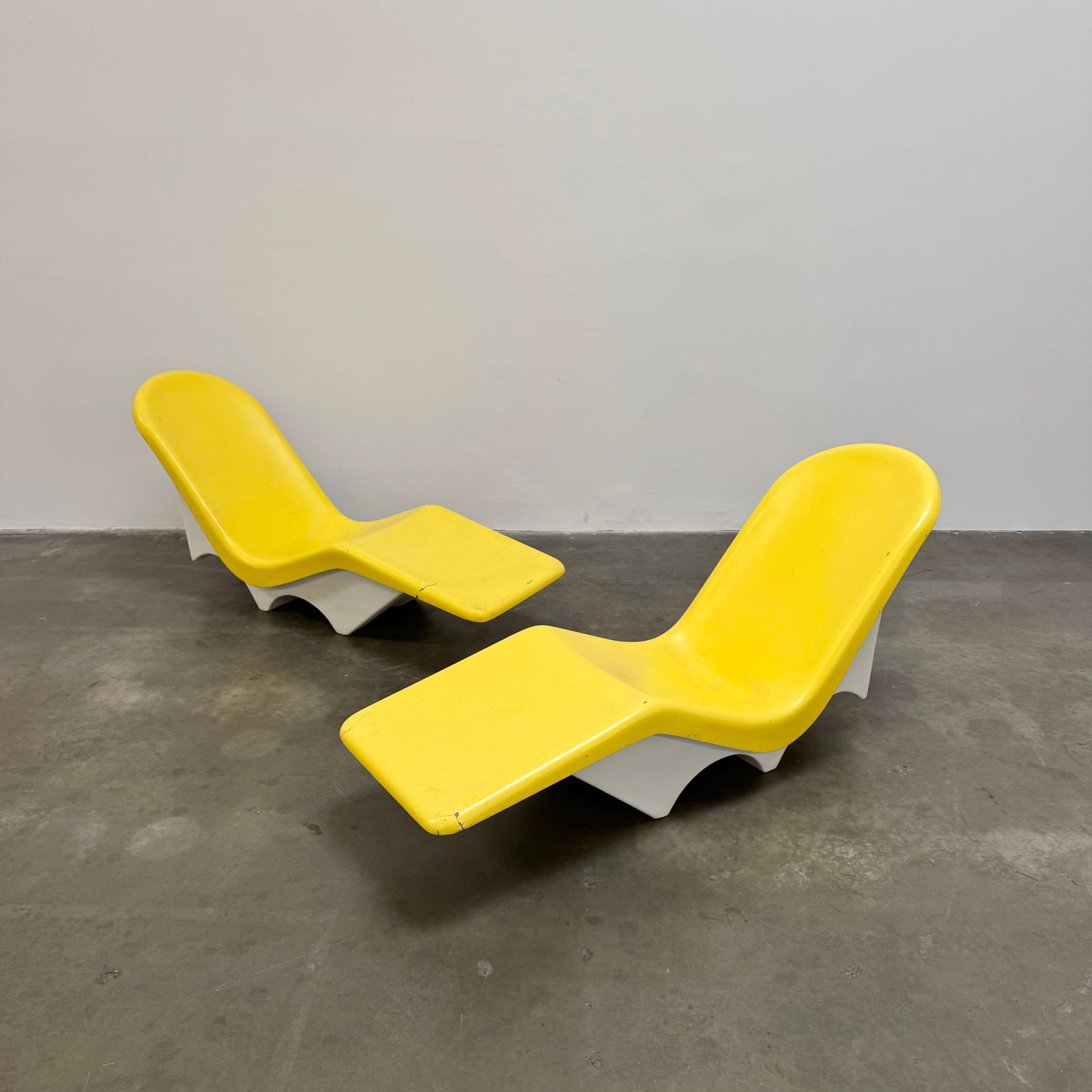 Pair of Le Barron "Fibrella" Yellow Sun Loungers, California USA 1960s (1 of 15)