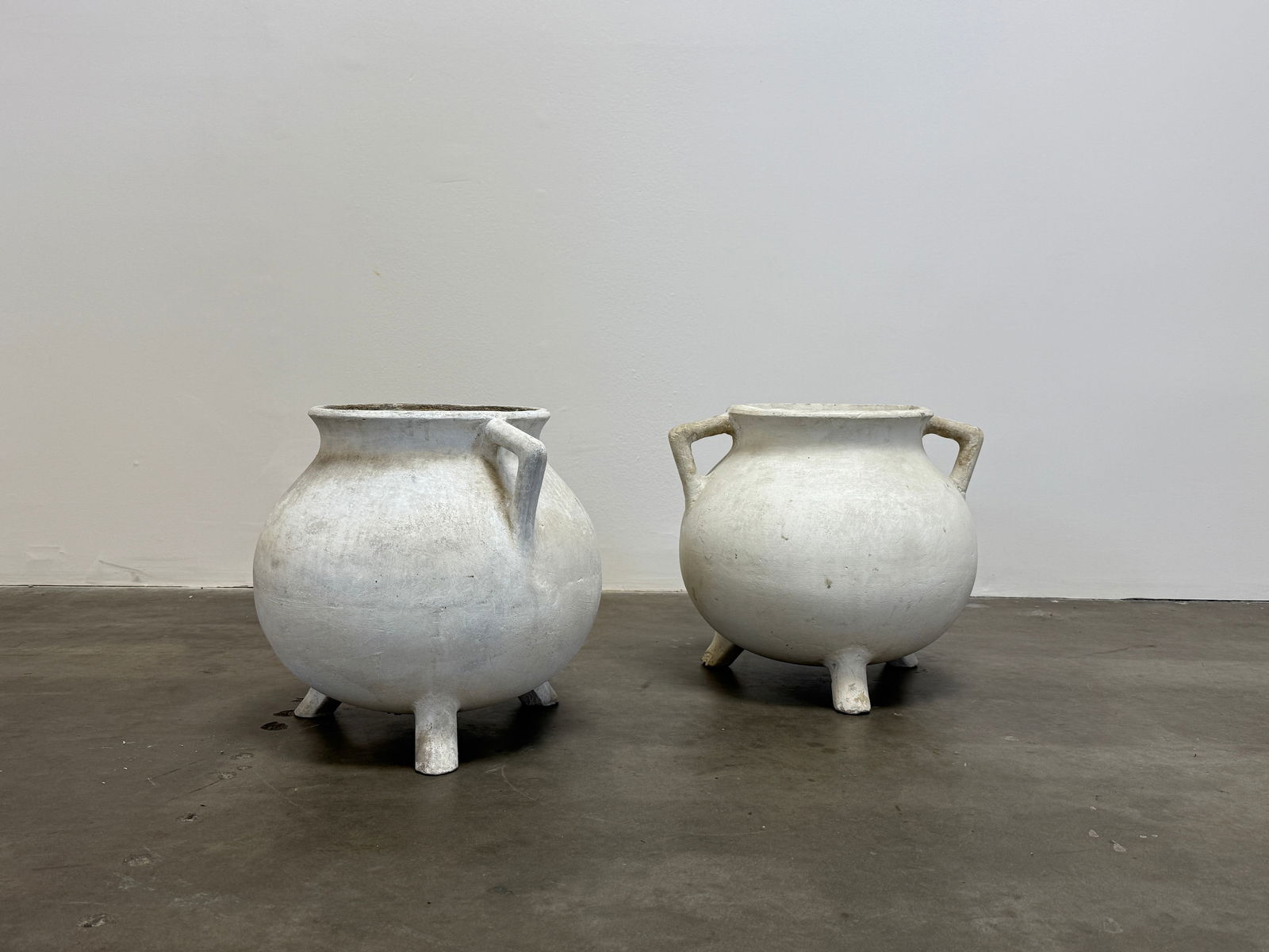 Willy Guhl White Marmite Cauldron Planter (1 of 8)