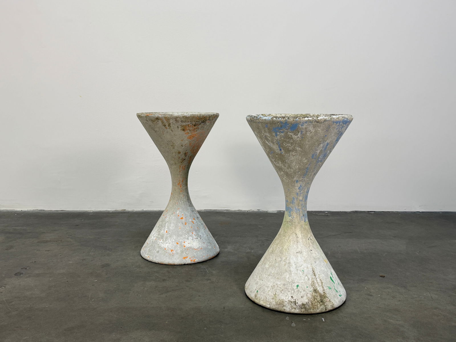 Pair of Small Willy Guhl Diabolo Planters (1 of 7)