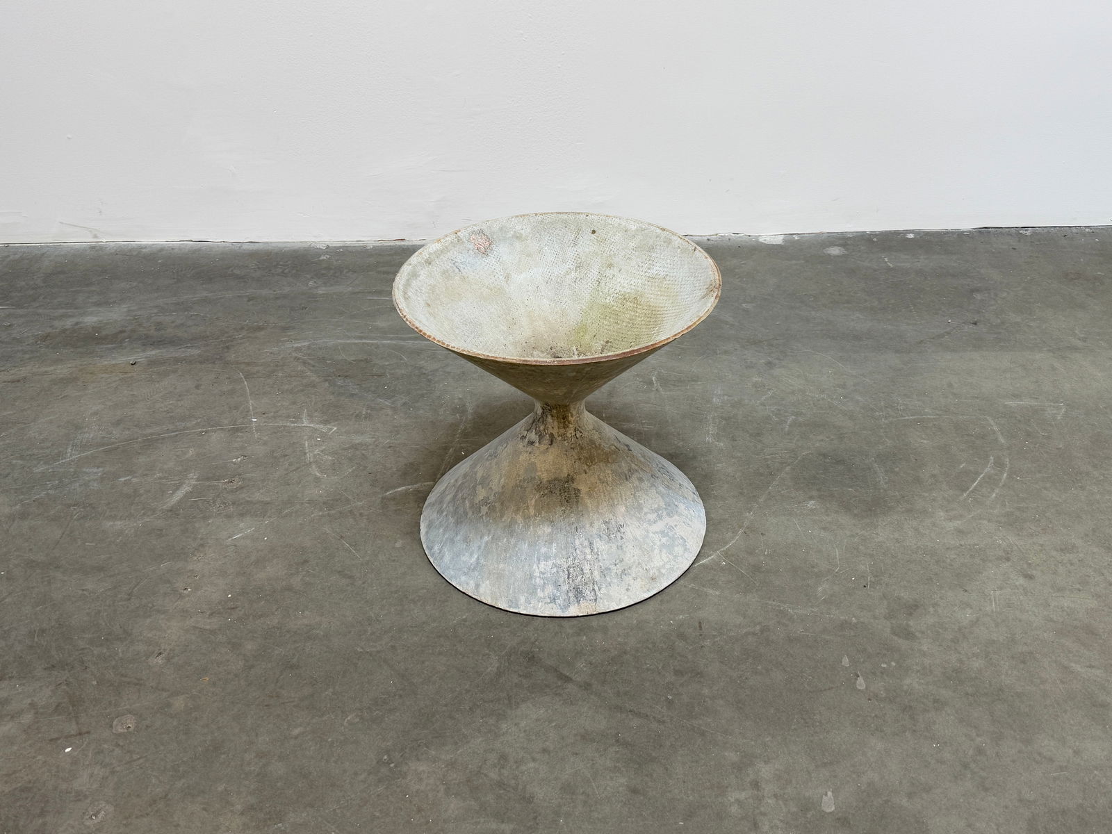 Fatboy Diabolo Planter by Willy Guhl (1 of 6)