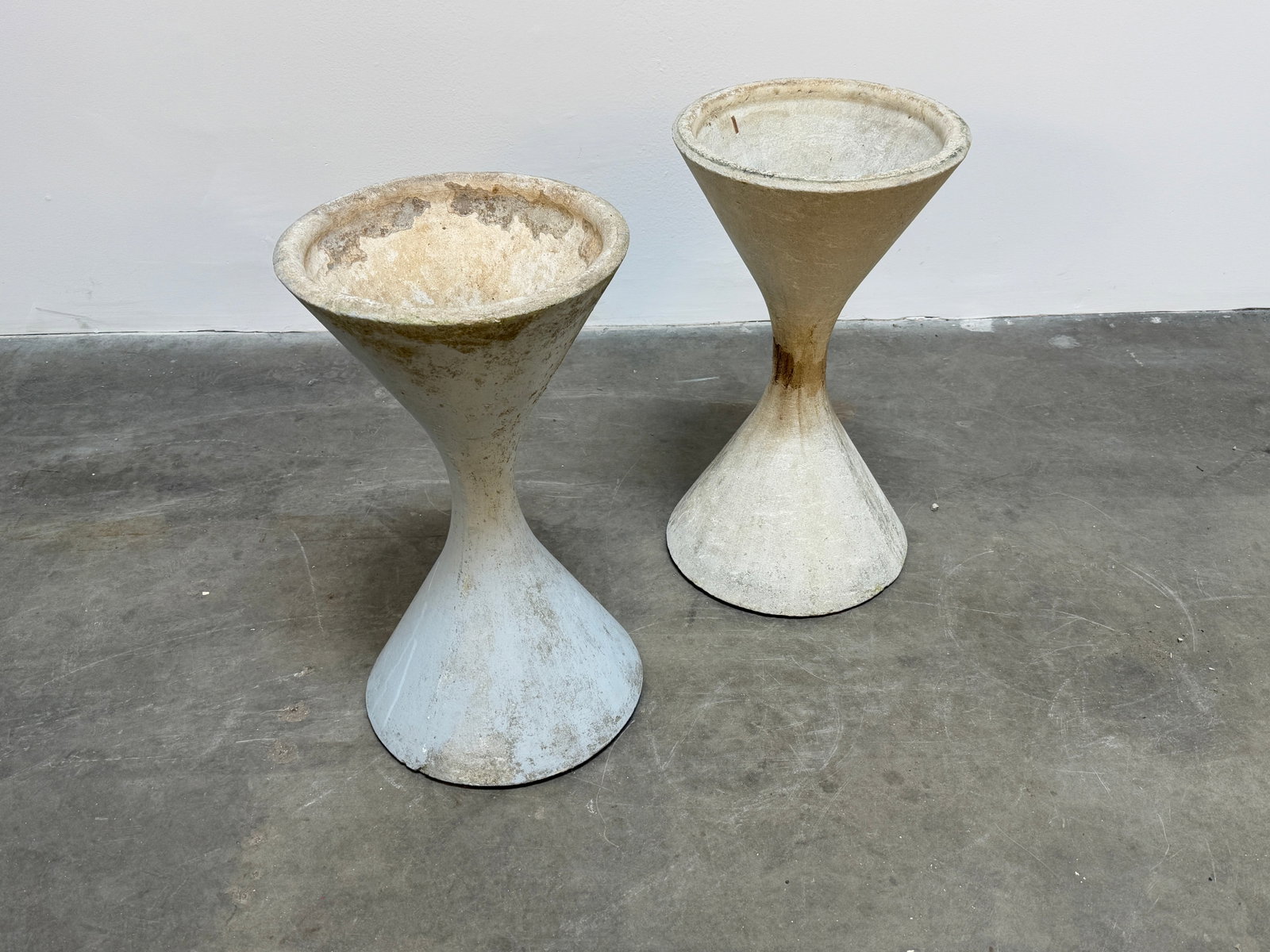 Pair of Small Diabolo Planters: Willy Guhl small-sized diabolo planters manufactured by Eternit, Switzerland.Height: 26 in. Width: 14 in. Depth: 14 in.