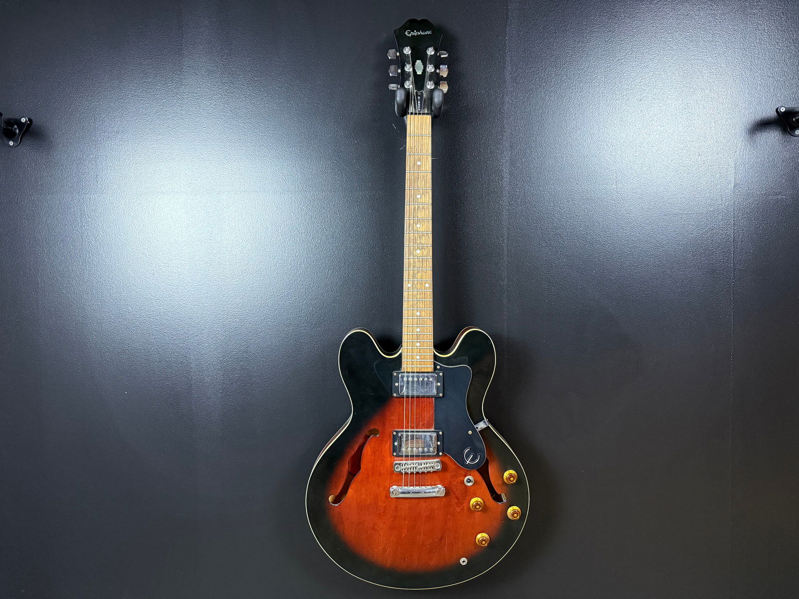 Epiphone Dot- Mic Vintage Sunburst Guitar: Height: 17.25 in. Width: 13 in. Depth: 2 in.