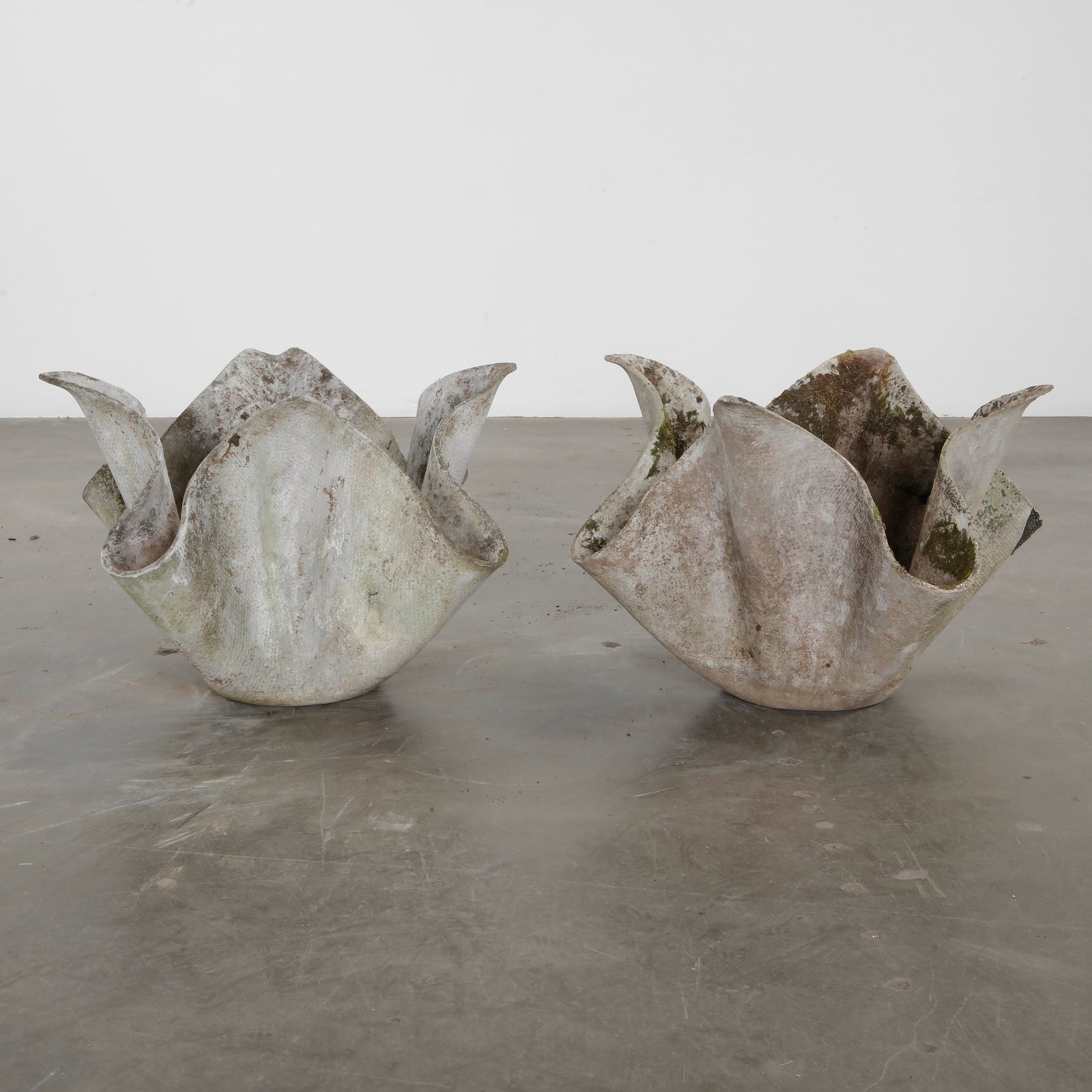 Pair of Willy Guhl Tall Tulip Planters, 1960s: Iconic Willy Guhl planters in the shape of a sculptural tulip. Height: 21 in. Width: 29.5 in.