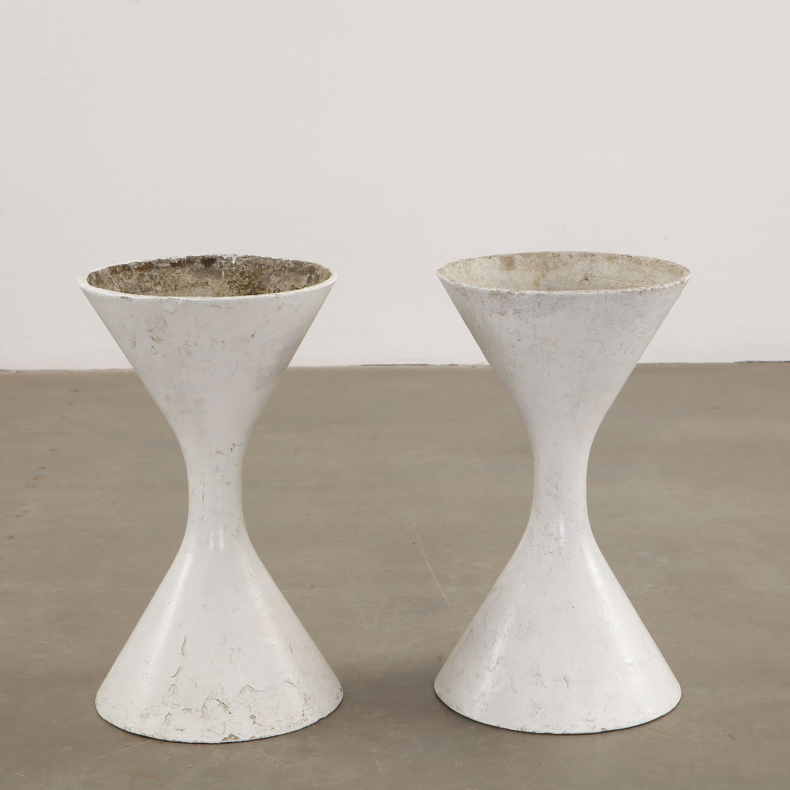 Pair of Medium Willy Guhl White Diabolo Planters, 1960s (1 of 8)