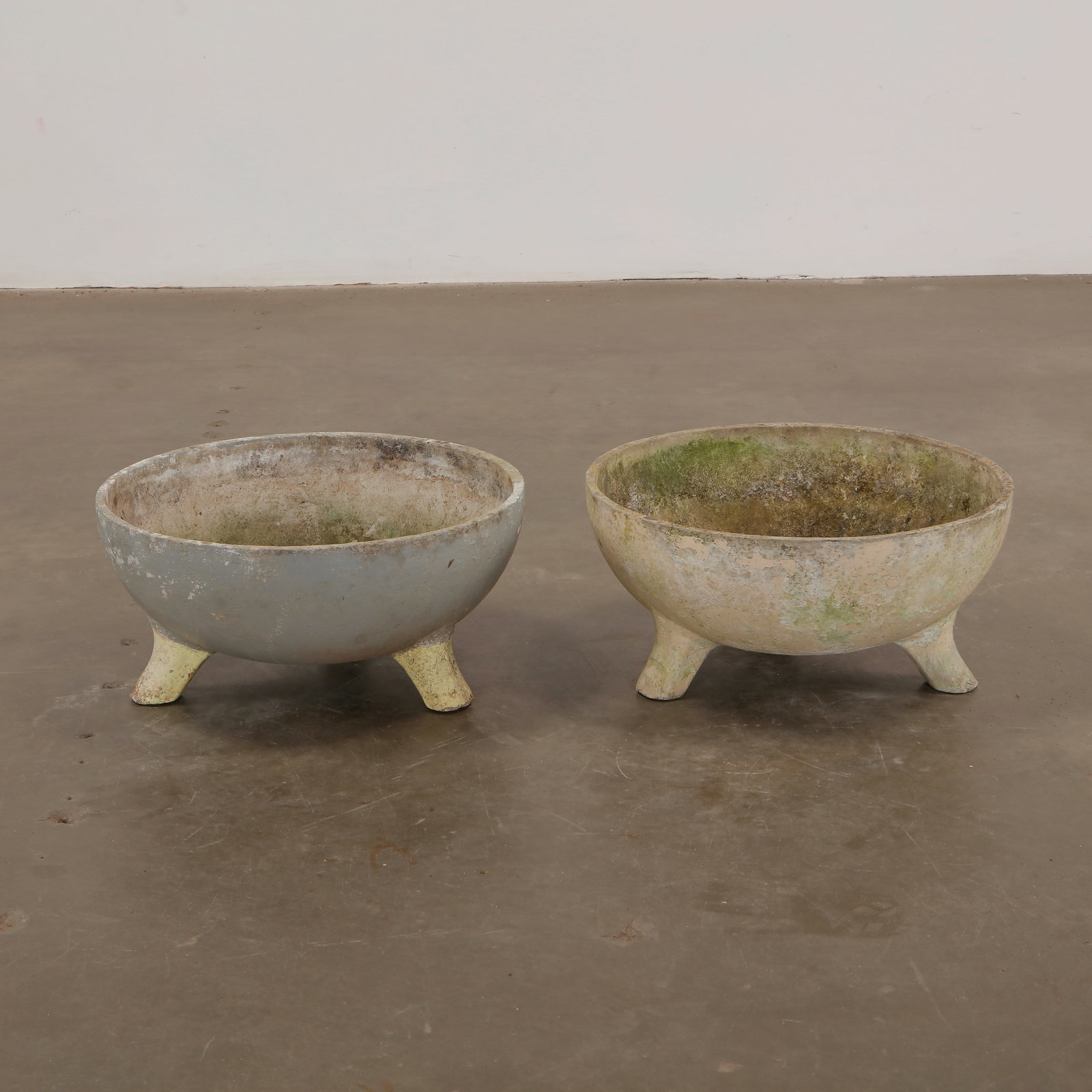 Pair of Small Willy Guhl Cauldron Planters, 1960s: A sculptural pair of cauldron-shaped planters by Swiss designer Willy Guhl for Eternit, 1960s. Resting on three feet, their compact form and beautifully weathered patina offer both charm and architect