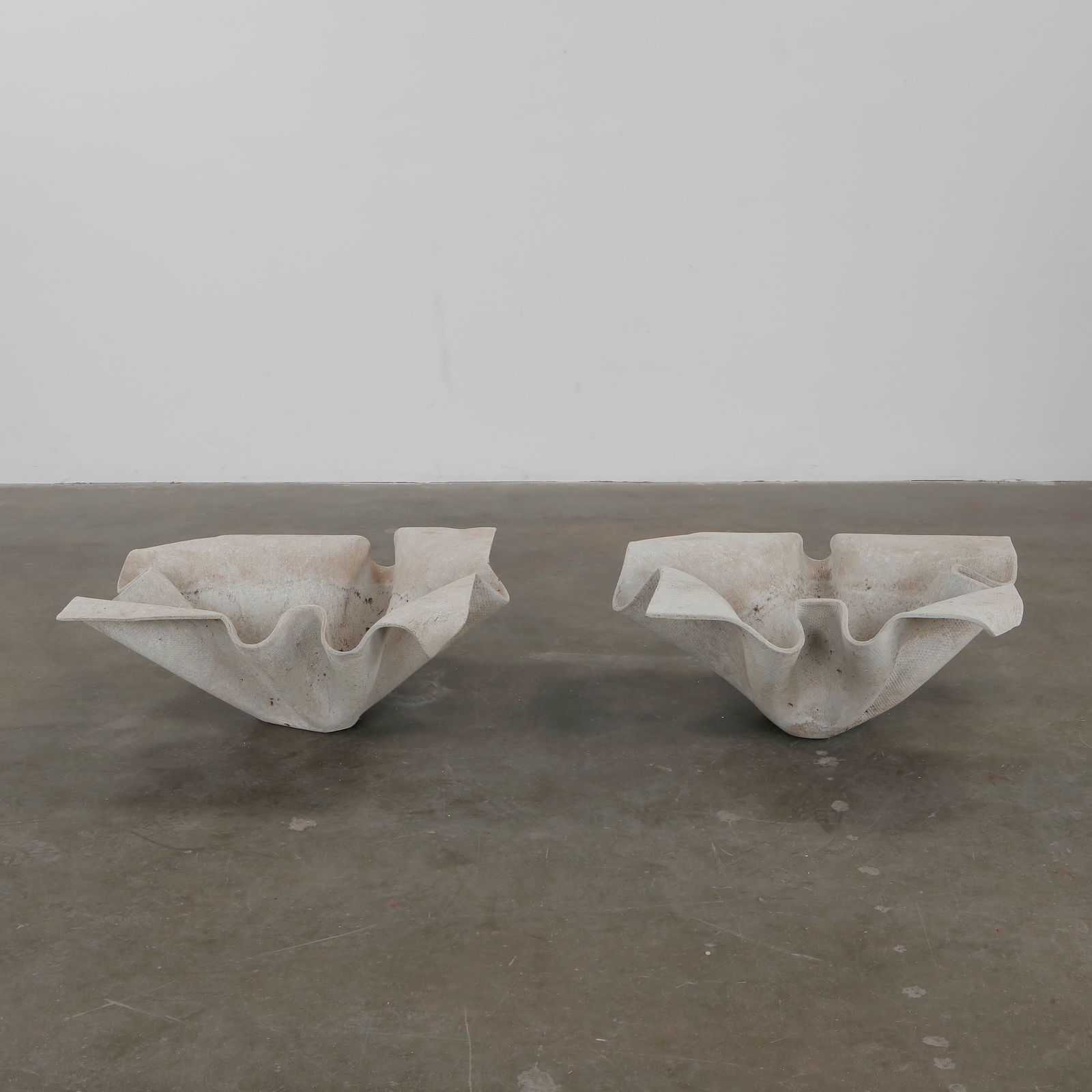 Willy Guhl, Pair of Large Elephant Ear Planters, 1960s (1 of 8)