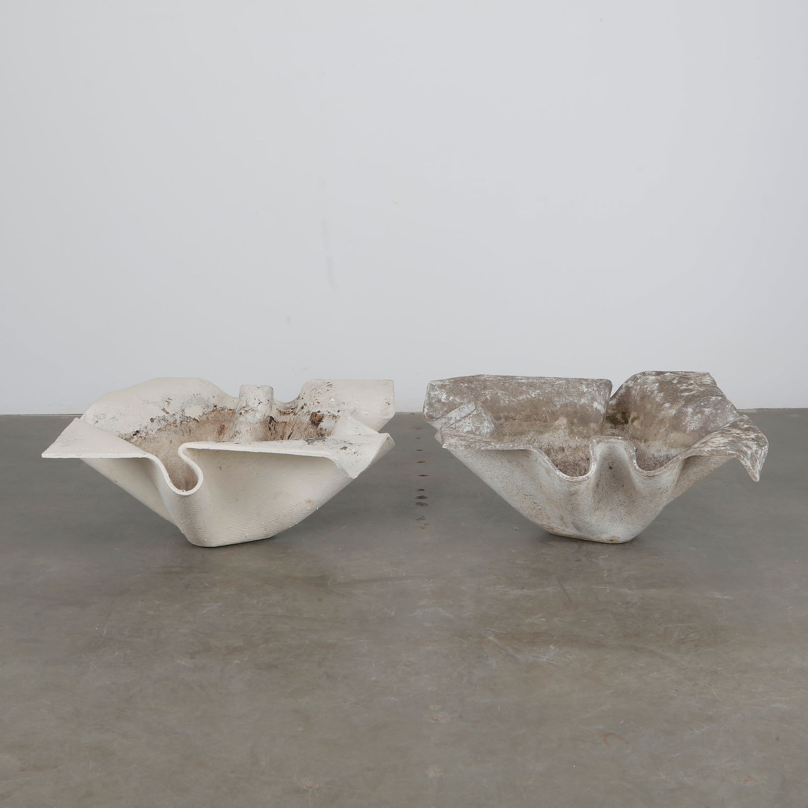 Willy Guhl, Pair of Large Elephant Ear Planters, 1960s (1 of 11)