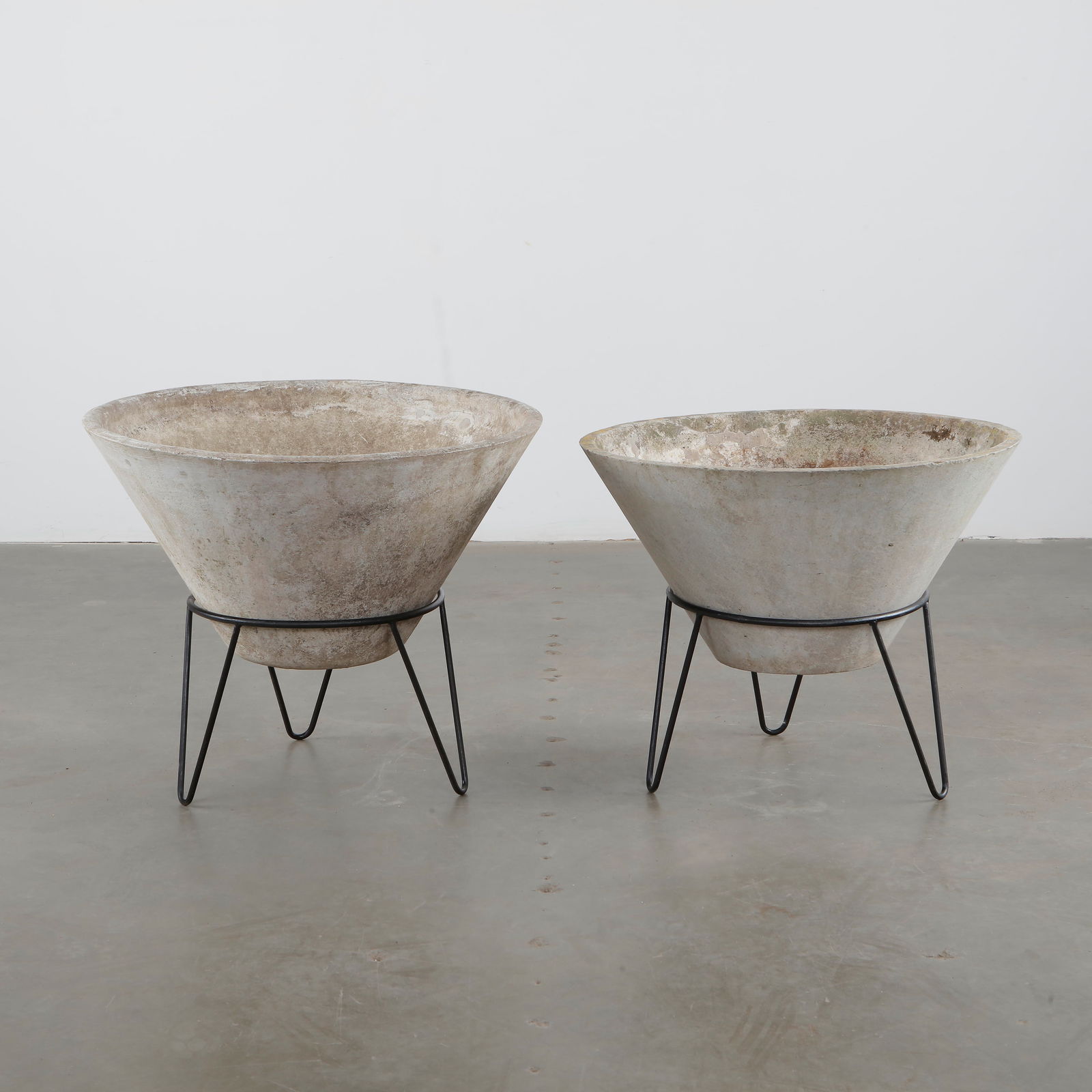 Willy Guhl, Pair of Conical Planters with Stands, 1960s (1 of 10)