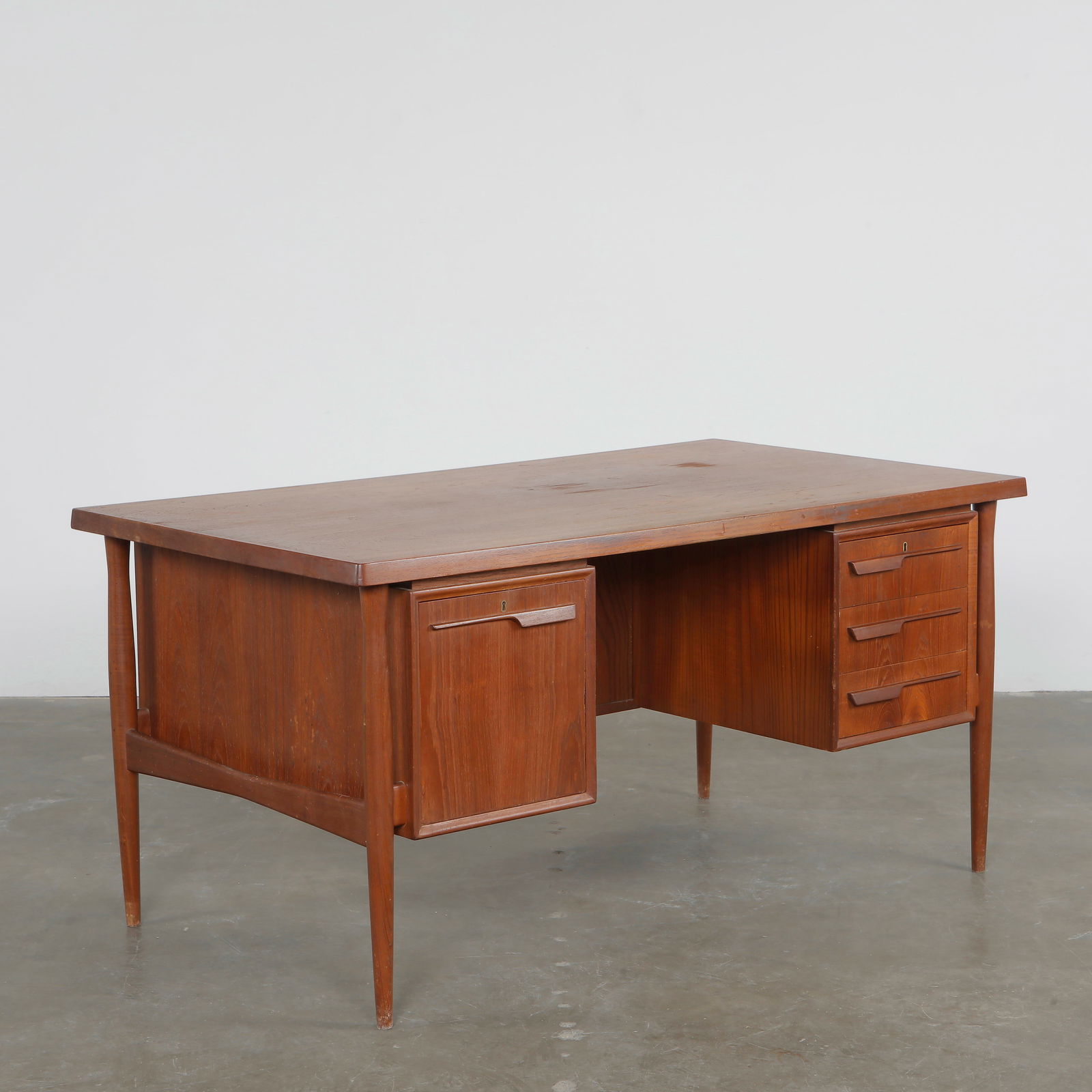 Arne VODDER, Executive Desk in Teak, Denmark, 1960s (1 of 20)