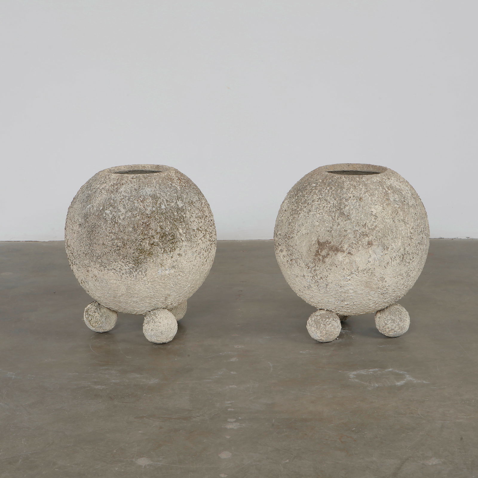 Pair of Large Sphere Planters with Spherical Legs, 1960 (1 of 7)