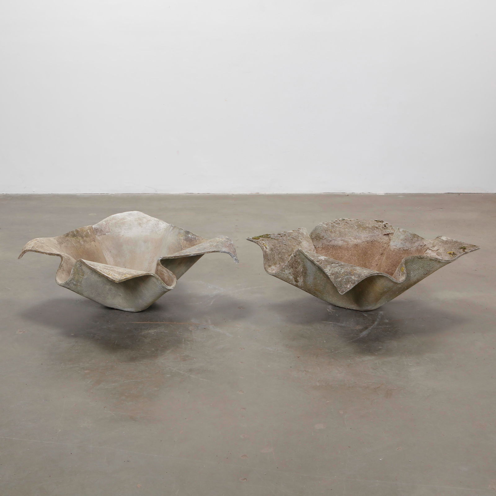 Willy Guhl, Pair of Large Elephant Ear Planters, 1960s (1 of 10)