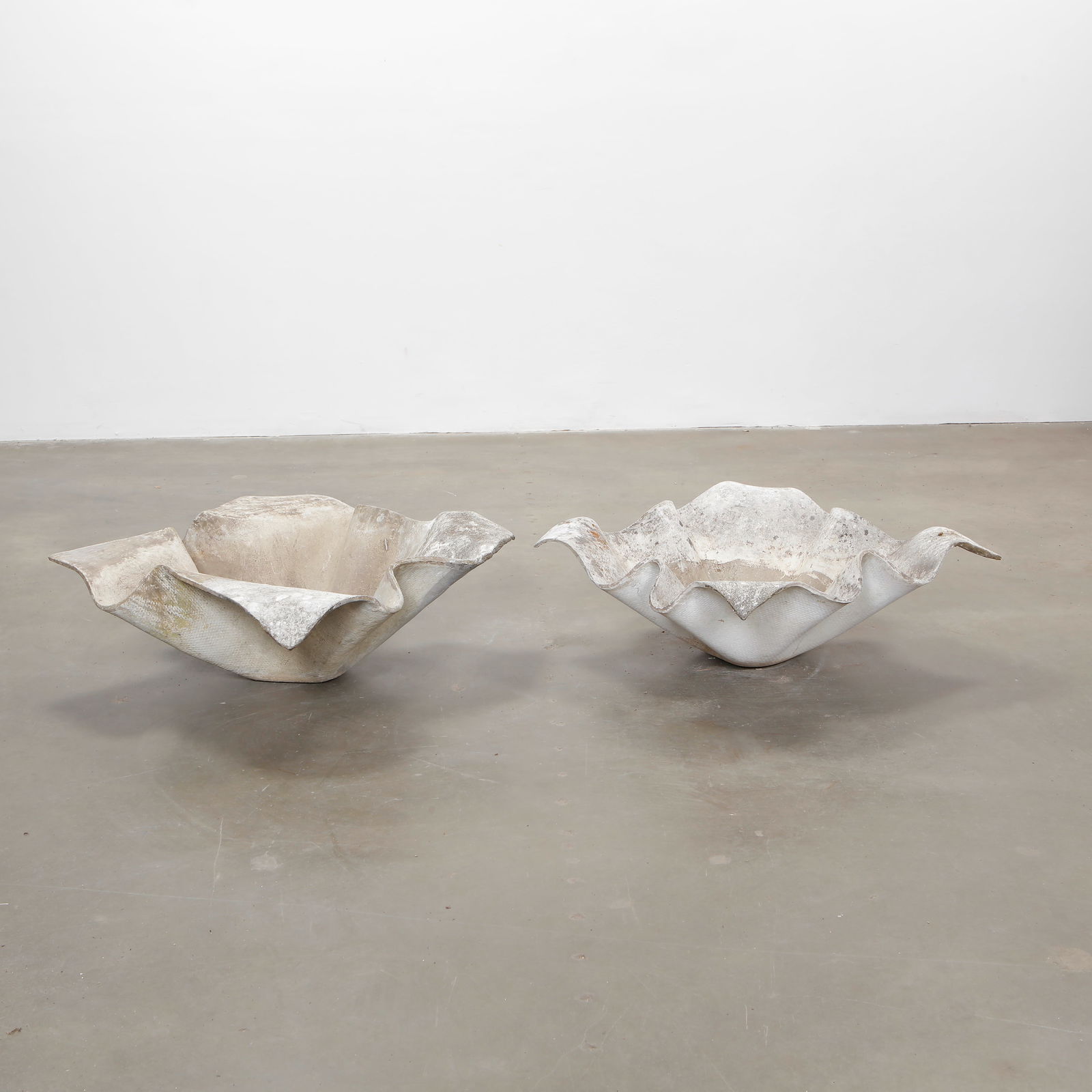 Willy Guhl, Pair of Large Elephant Ear Planters, 1960s (1 of 11)