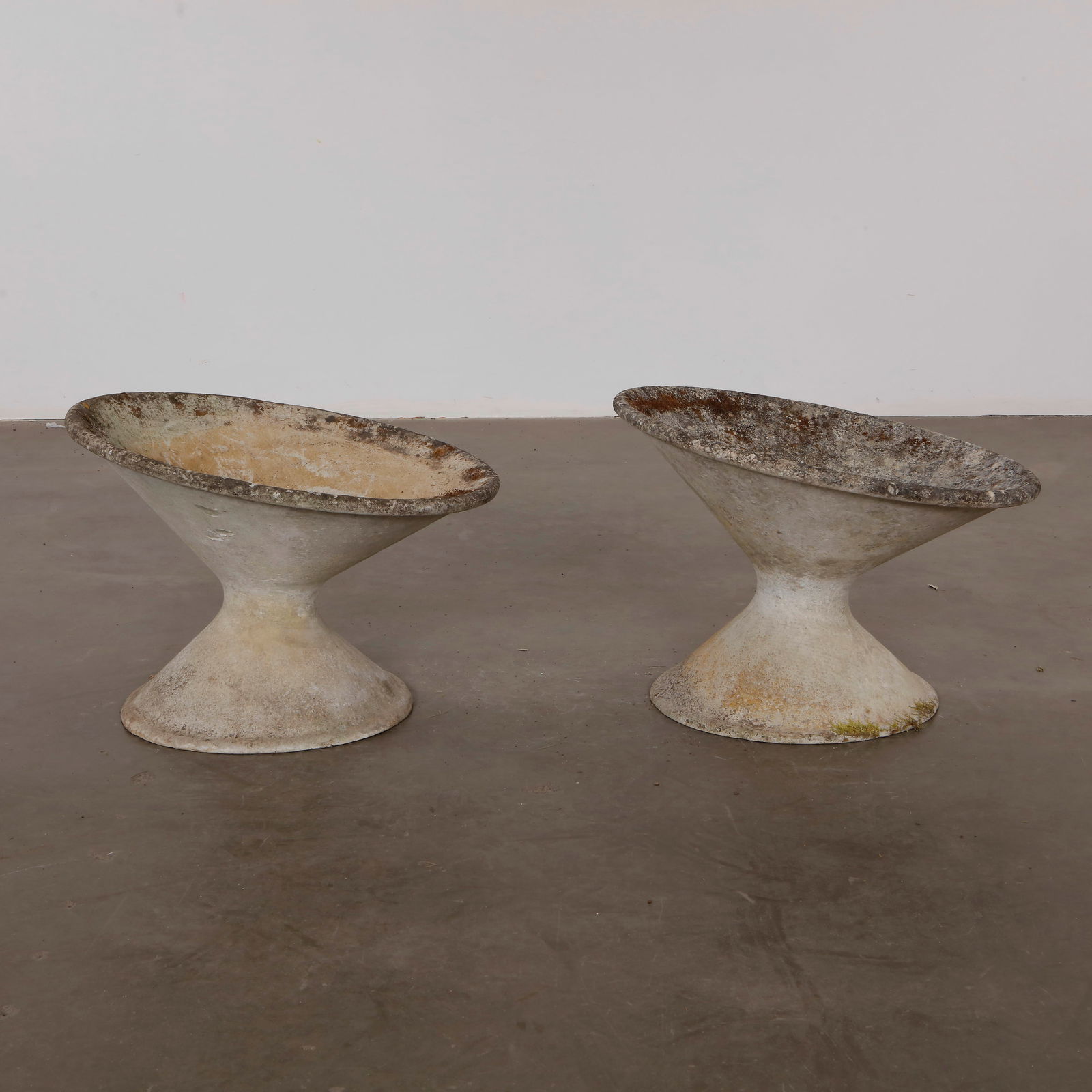 Willy Guhl, Pair of Tall Off Kilters Planters, 1960s (1 of 9)