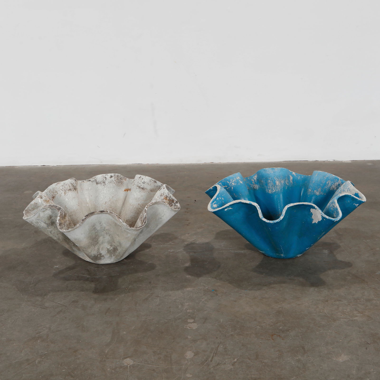 Willy Guhl, Pair of Large Clamshell Planters, 1960s: A stunning pair of large clamshell planters by Willy Guhl, crafted in fiber cement. Their sculptural, organic form and aged patina make them perfect for a statement garden or interior. Height: 11.5 in