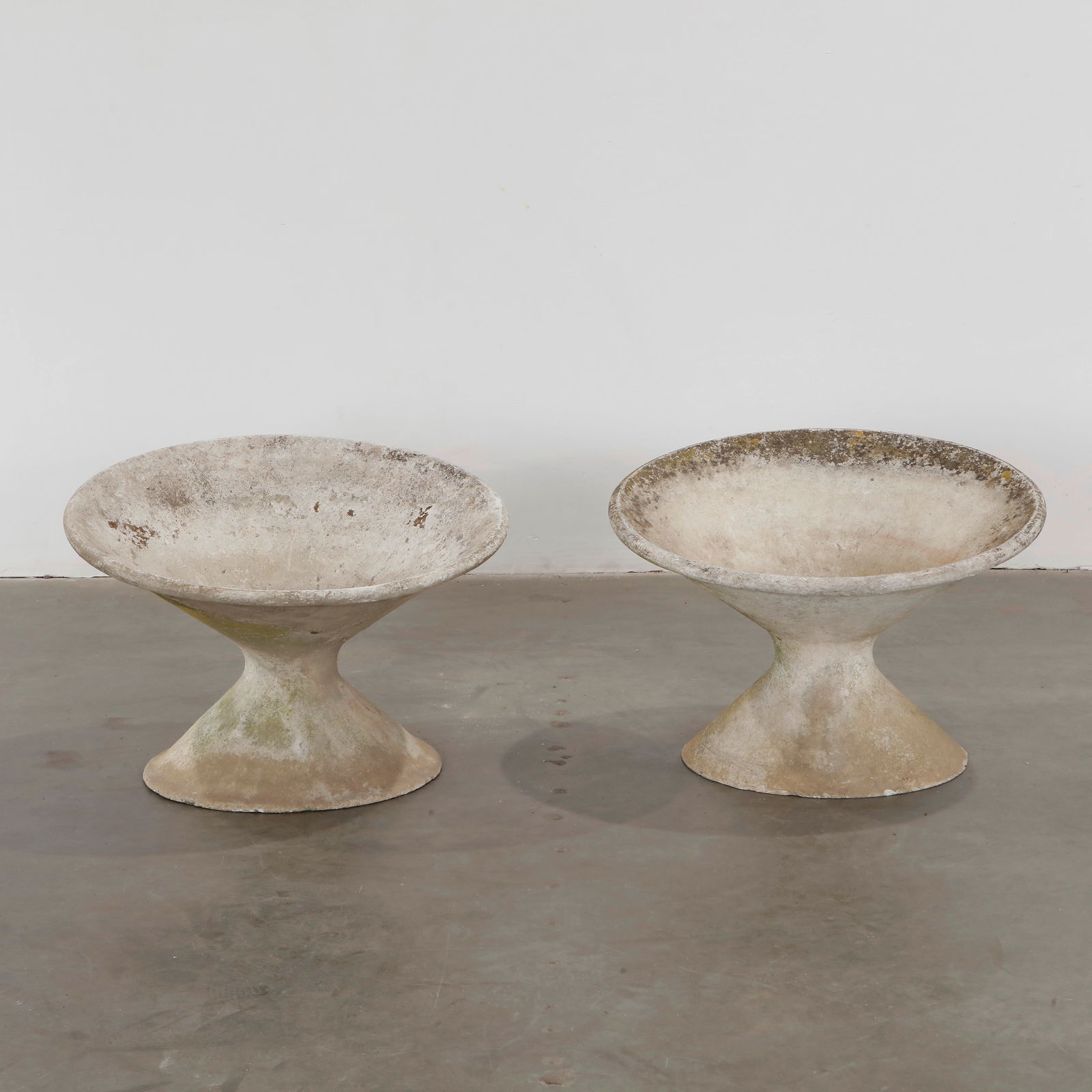 Willy Guhl, Pair of Off-Kilter Planters, 1960s (1 of 8)