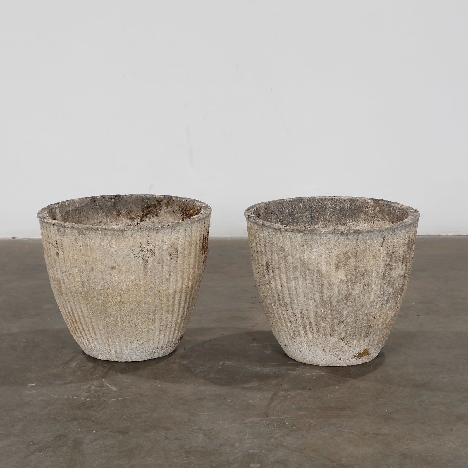 Pair of Limestone French Planters Pot, 1960s (1 of 9)