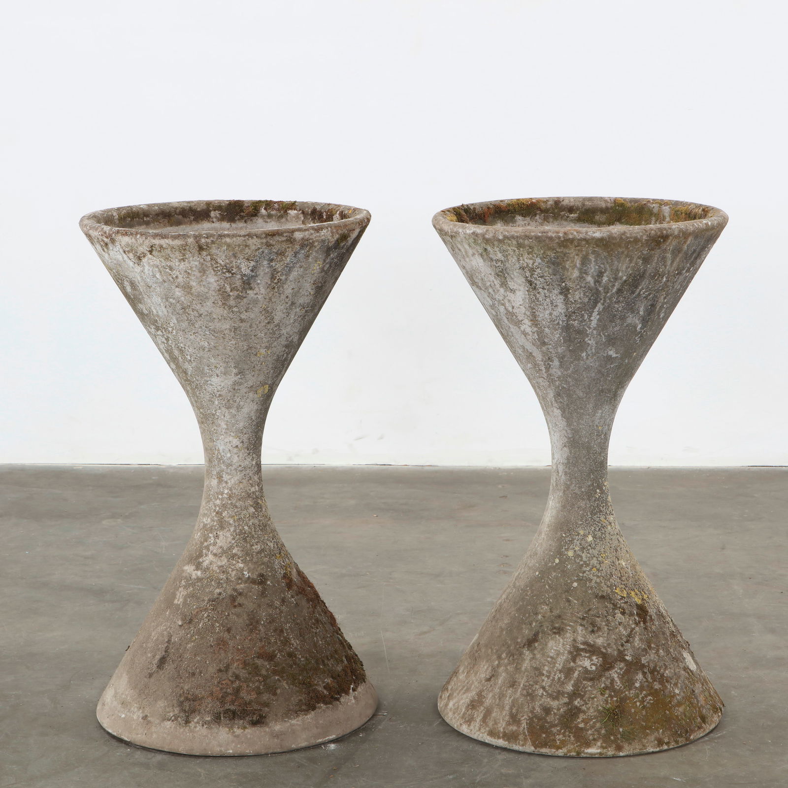Willy Guhl, Pair of Large Diabolo Planters, 1960s (1 of 11)