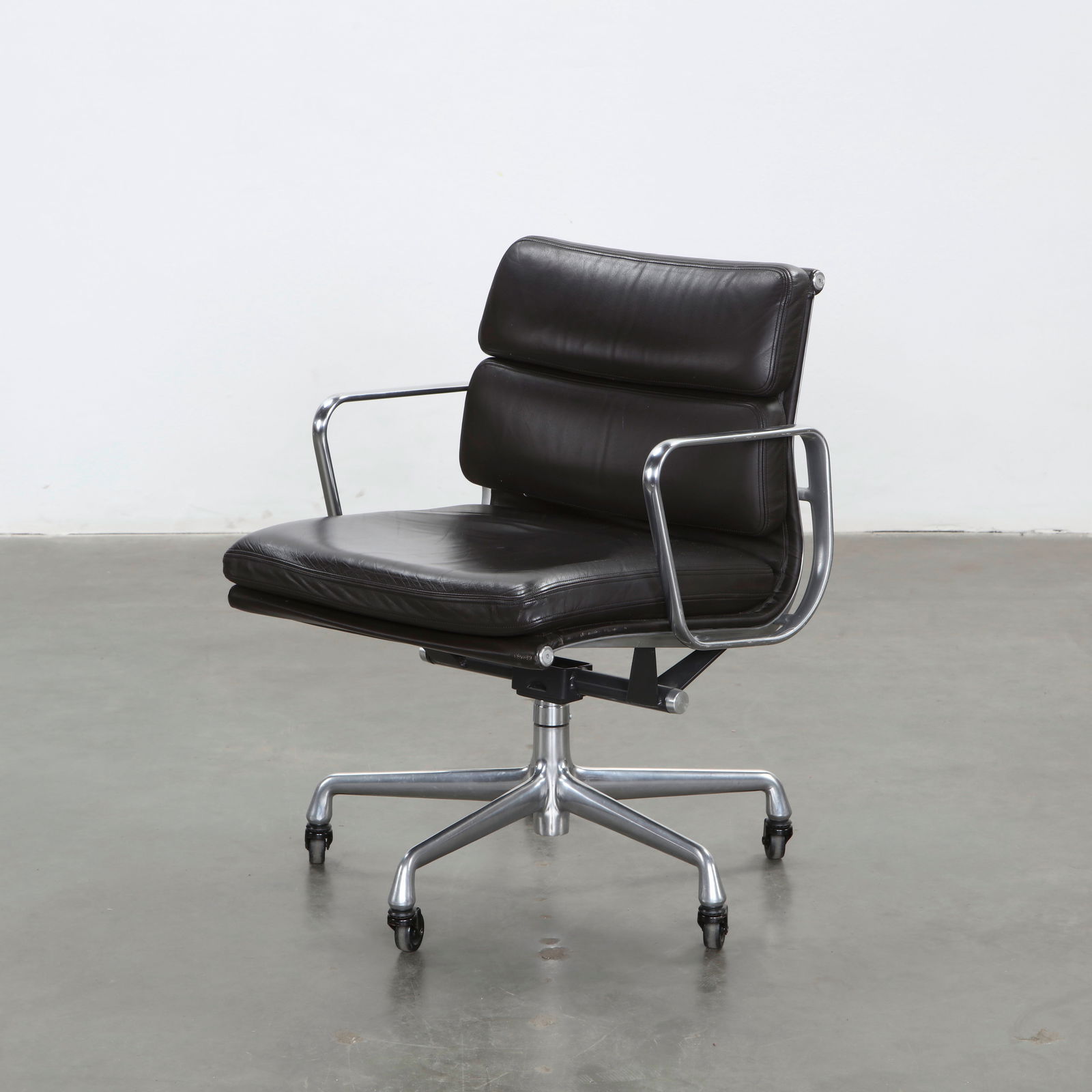 Eames for Herman Miller, Soft Pad Management Desk Chair, 2000s (1 of 16)
