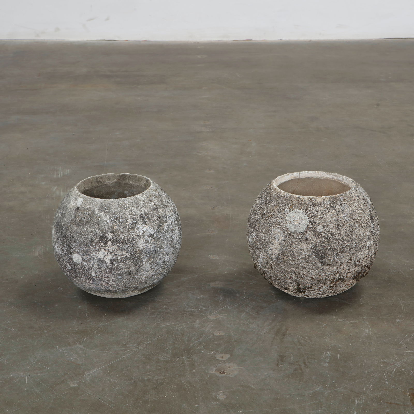 Grandon Fres, Pair of Medium Globe Planters, France, 1960s (1 of 9)