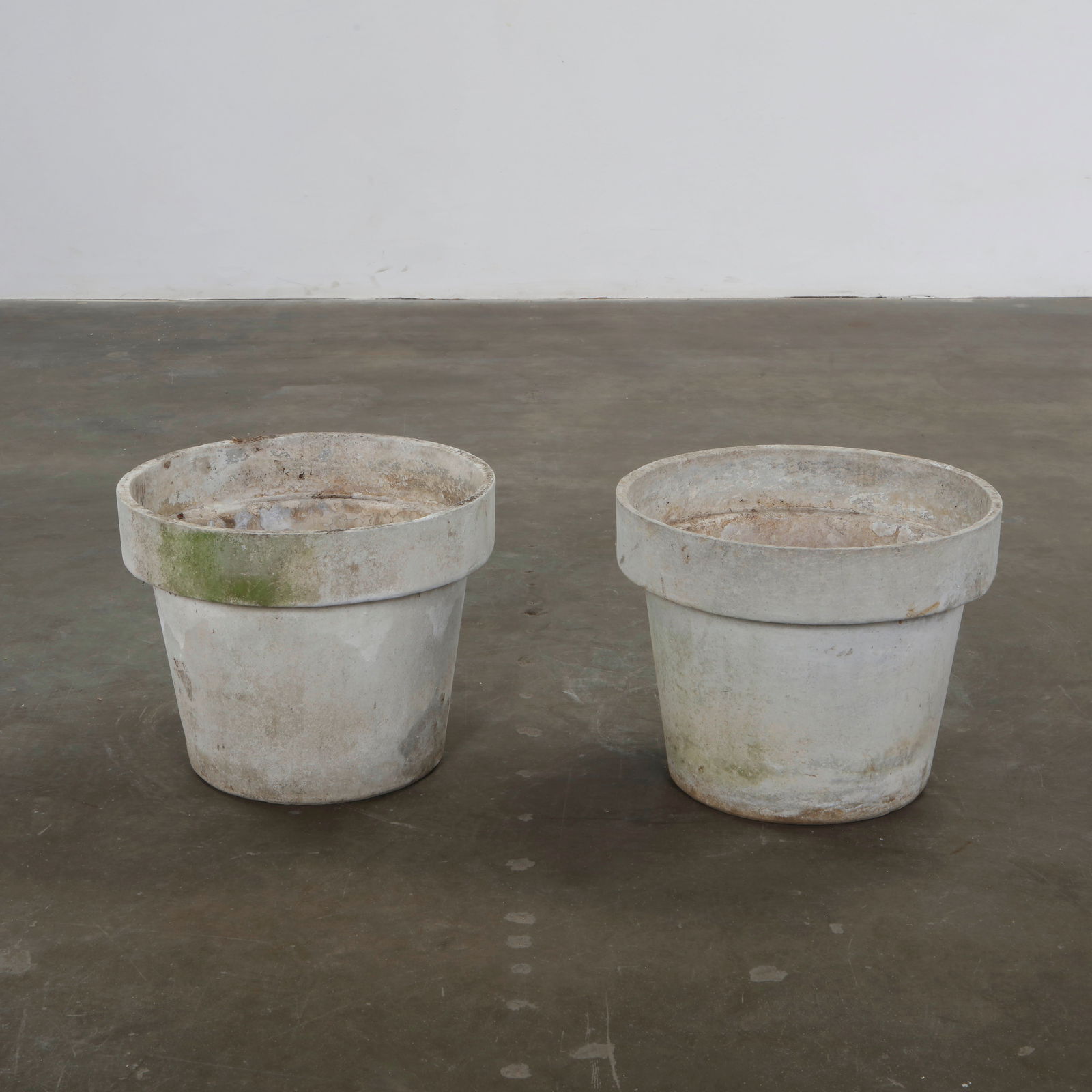 Willy Guhl, Pair of Round Planters, 1960s (1 of 11)