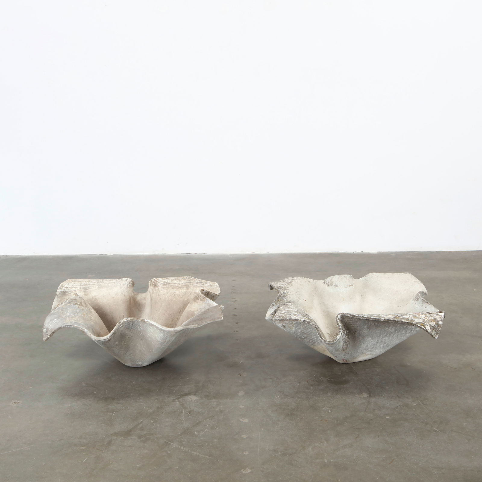 Willy Guhl, Pair of Large Elephant Ear Planters, 1960s (1 of 12)