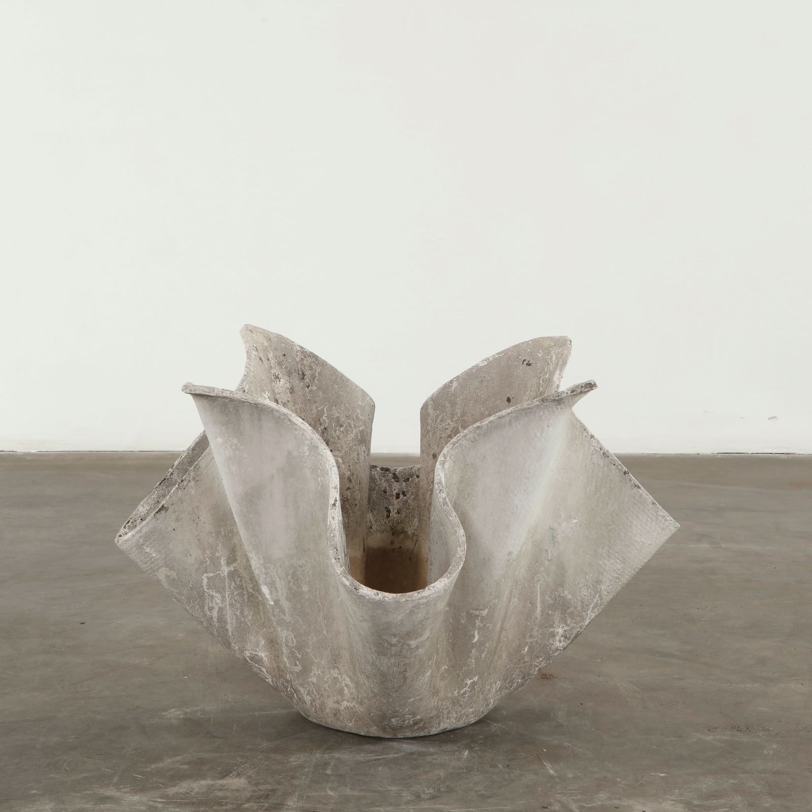 Willy Guhl, Large Tulip Planter, 1960s: Shaped in sweeping curves that open into a flared lip, this planter exemplifies Guhl mastery of organic geometry. The fiber-cement surface bears a rich aged patina, lending depth and authenticity to i