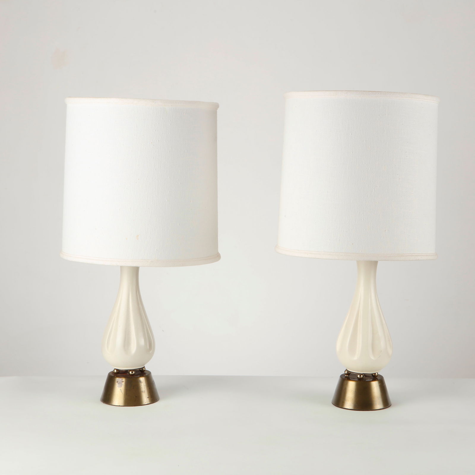 Pair of White Ceramic Table Lamps, 1960s (1 of 13)