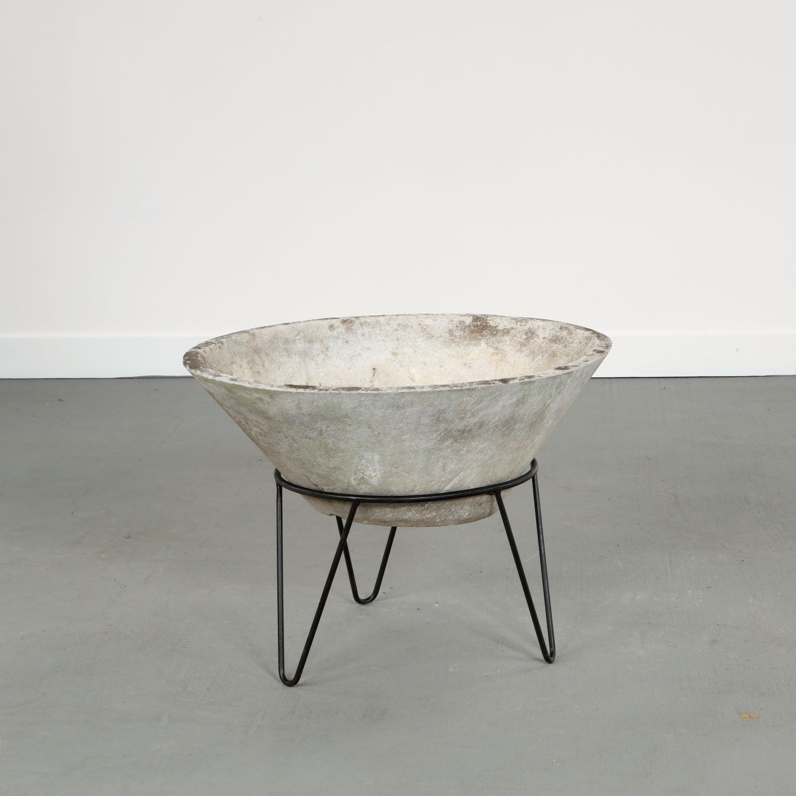 Willy Guhl, Oval Concrete Planter with Metal Stand, 1960s (1 of 14)