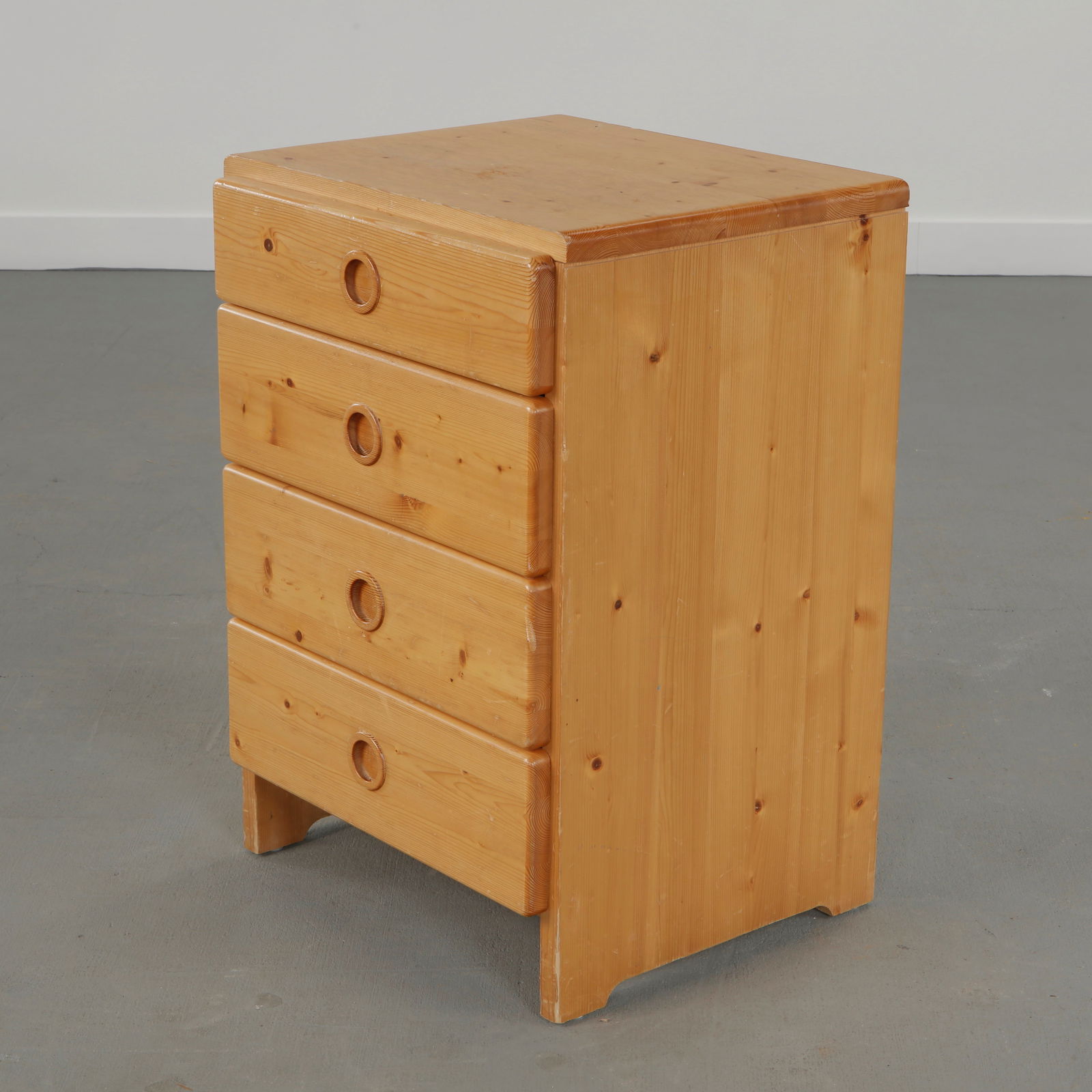 Charlotte Perriand for Les Arcs 1600, Pine Chest of Drawers, 1960s (1 of 18)