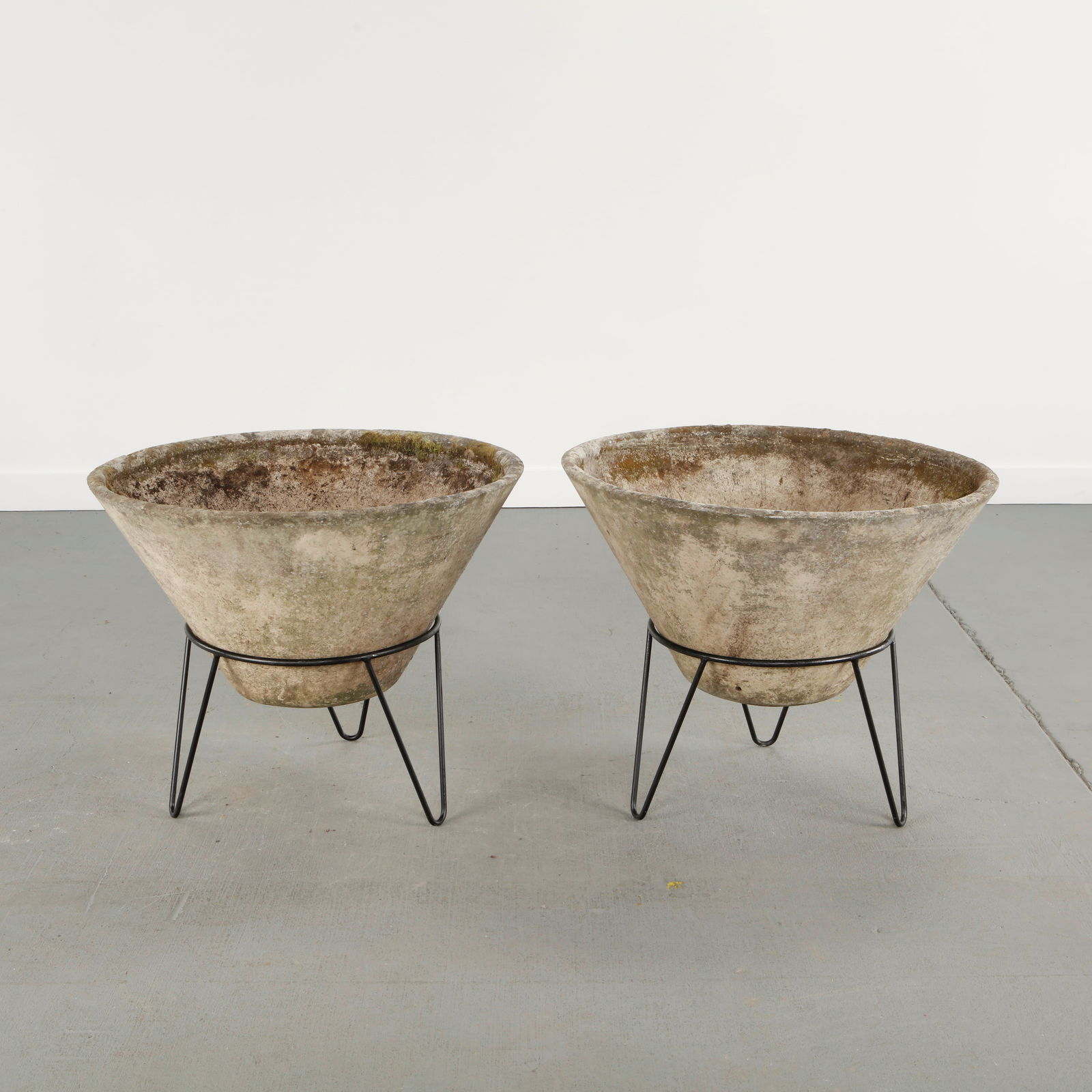 Willy Guhl, Pair of Large Conical Planters on Stands, 1960s (1 of 18)