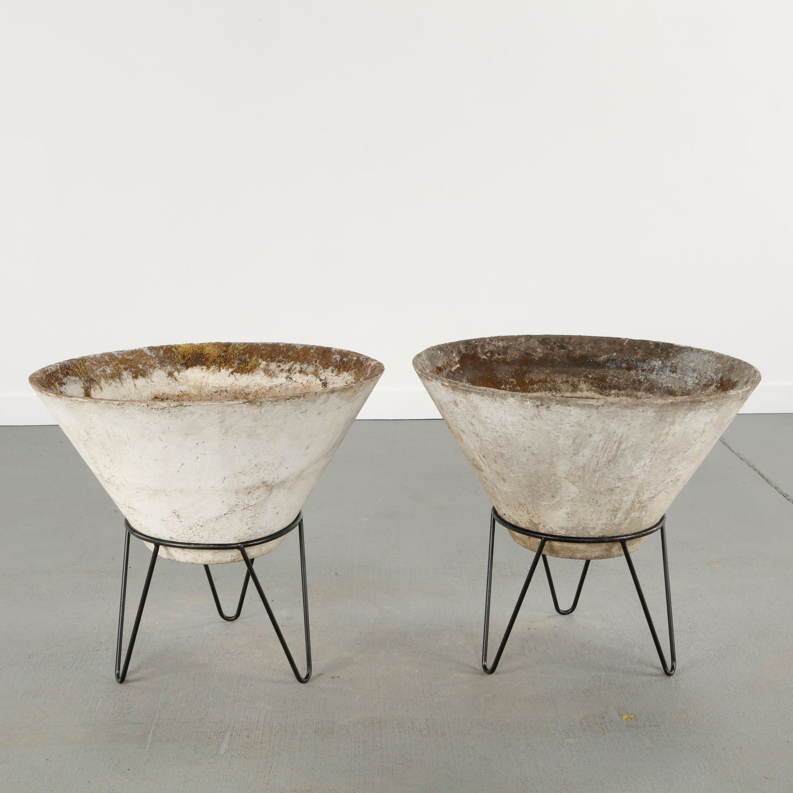 Willy Guhl, Pair of Large Conical Planters on Stands, 1960s (1 of 16)