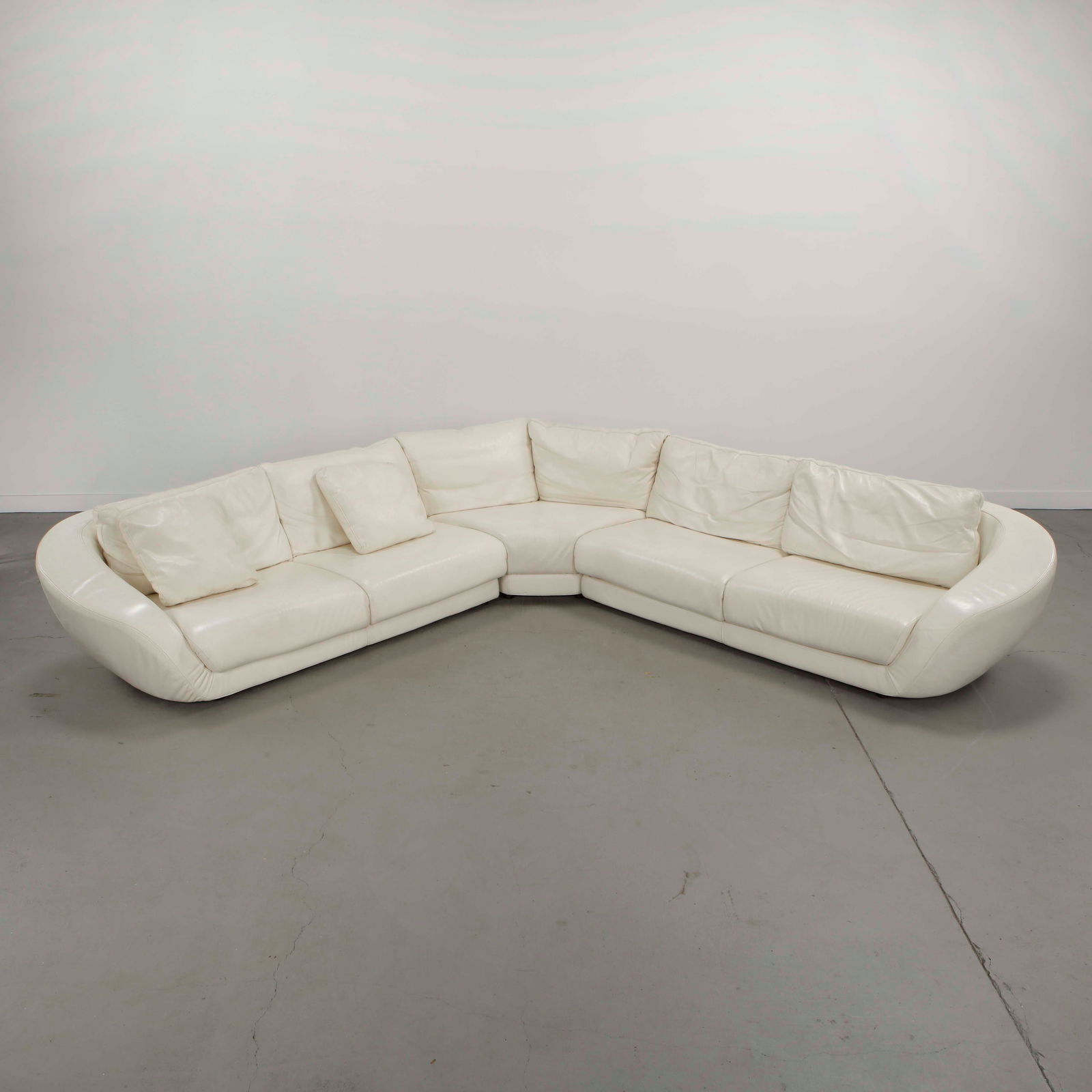 Roche Bobois, Cream Sectional Sofa, 1980s: A large-scale modular sofa upholstered in cream leather with softly rounded forms. An expressive example of Roche Bobois design exploring comfort and flexibility during the late twentieth century. Hei