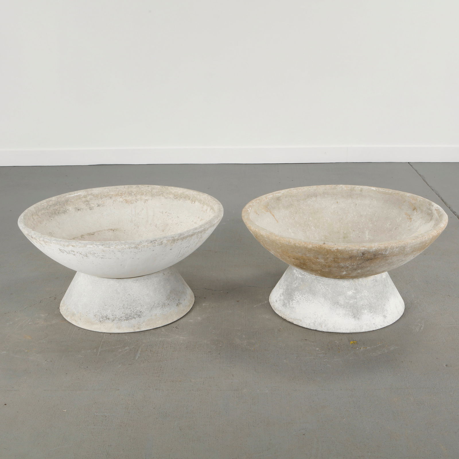Willy Guhl, Pair of Bowl Planters on Stands, 1960s (1 of 12)
